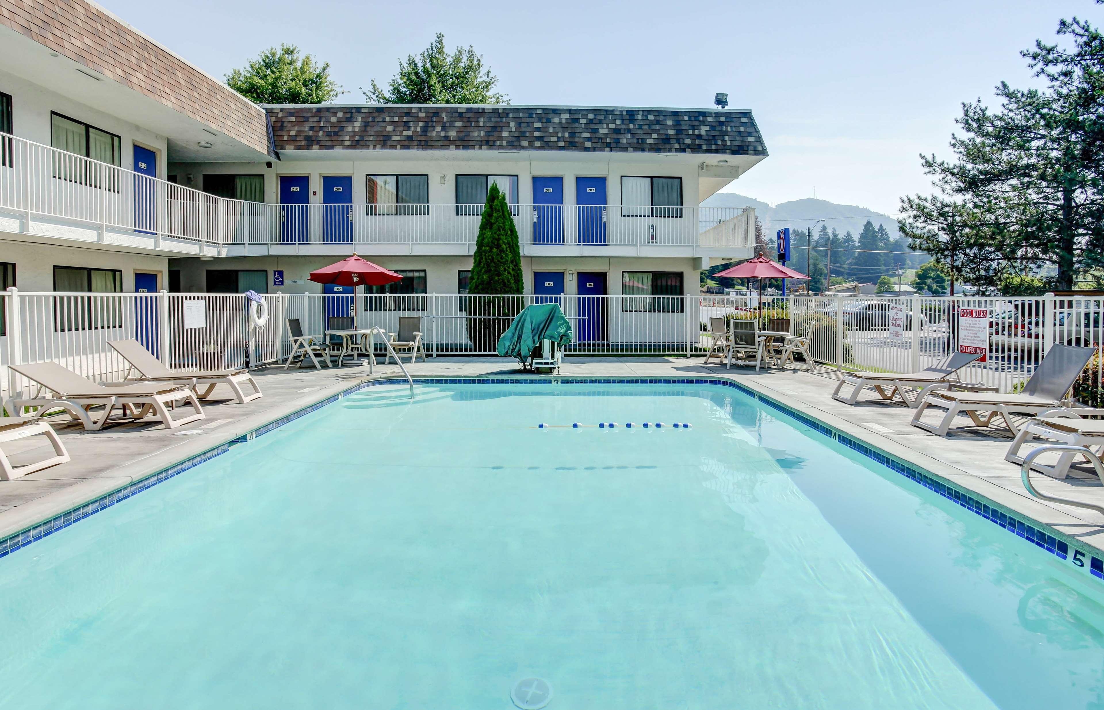 Motel 6 Grants Pass