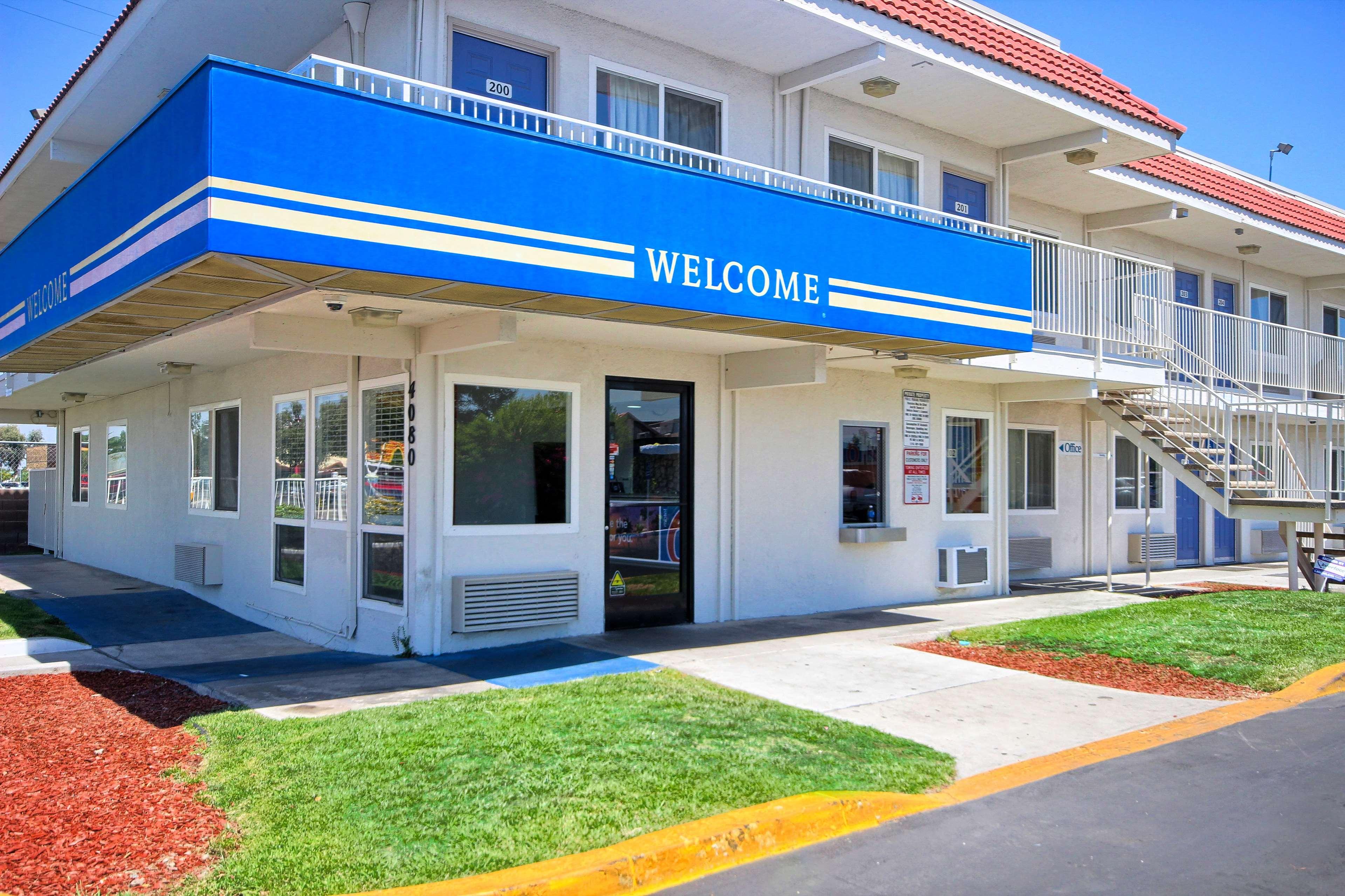Motel 6 Fresno Blackstone