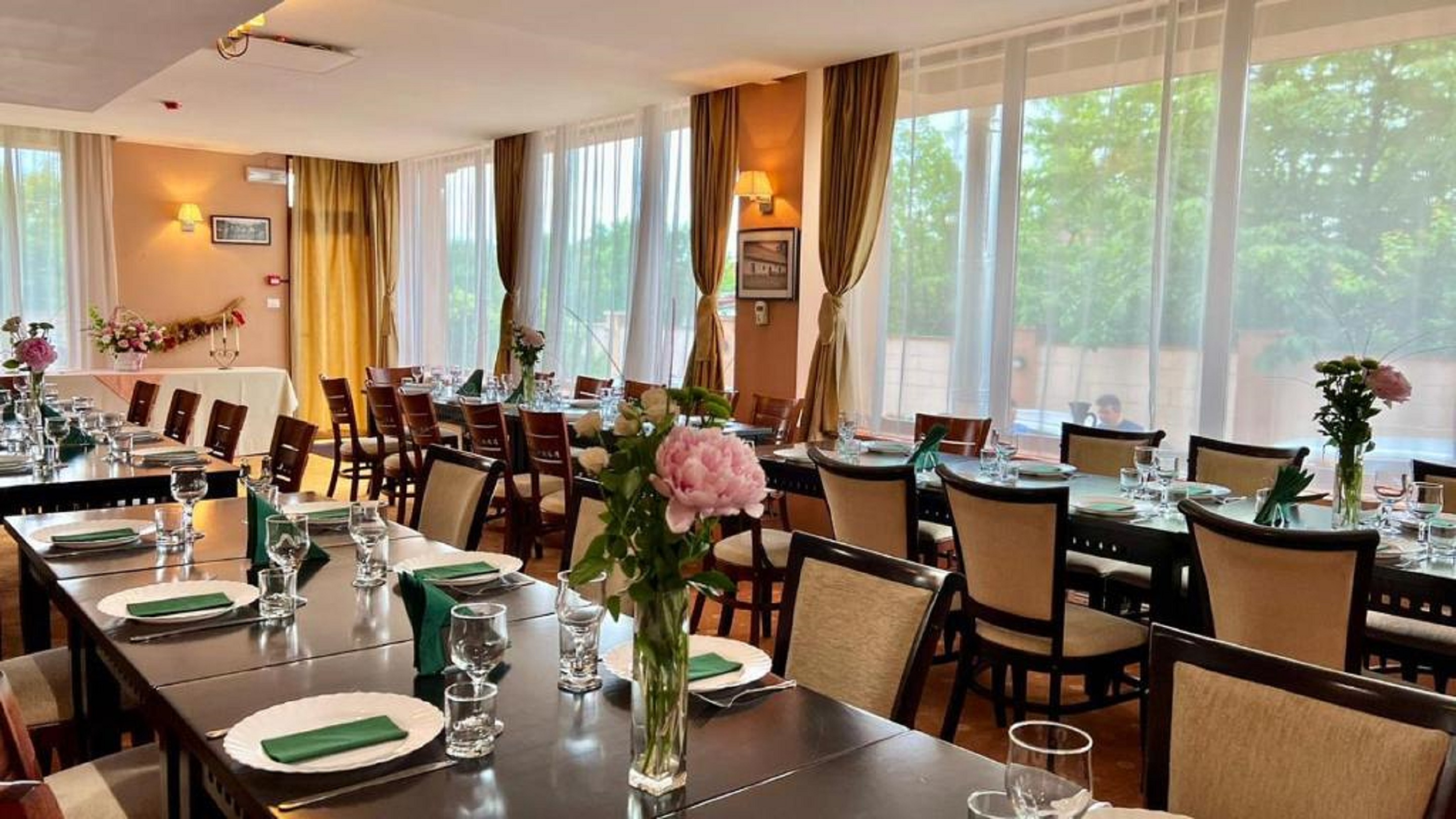 Hotel Oxford Inns & Suites