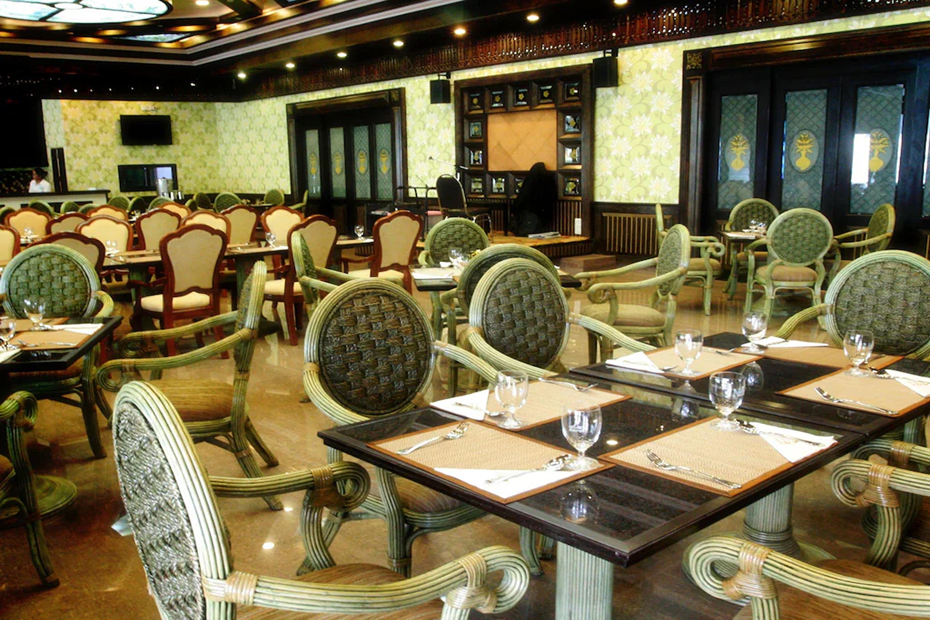 Ruean Phae Royal Park Hotel by ZUZU