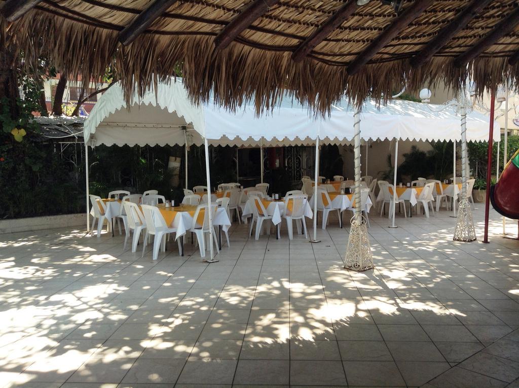 Sands Acapulco Hotel & Bungalows by null