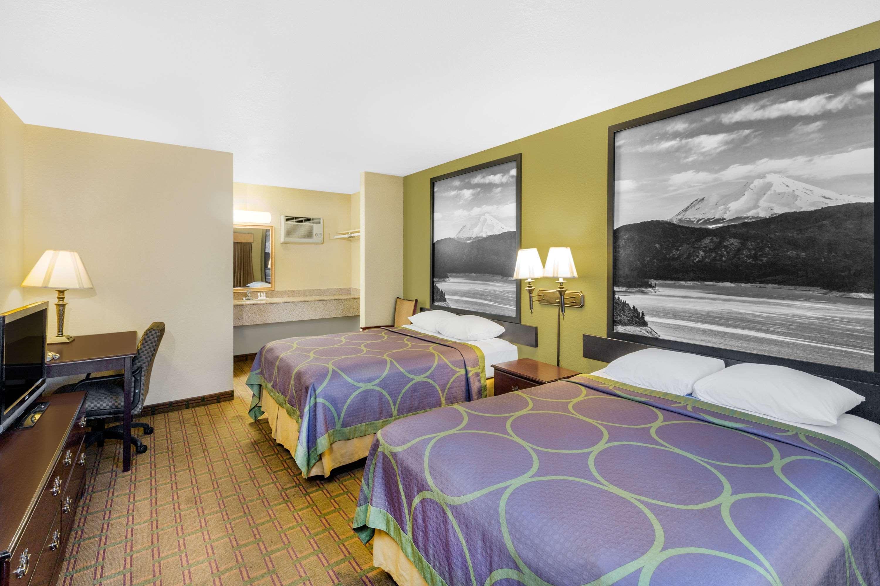 Super 8 by Wyndham Corning
