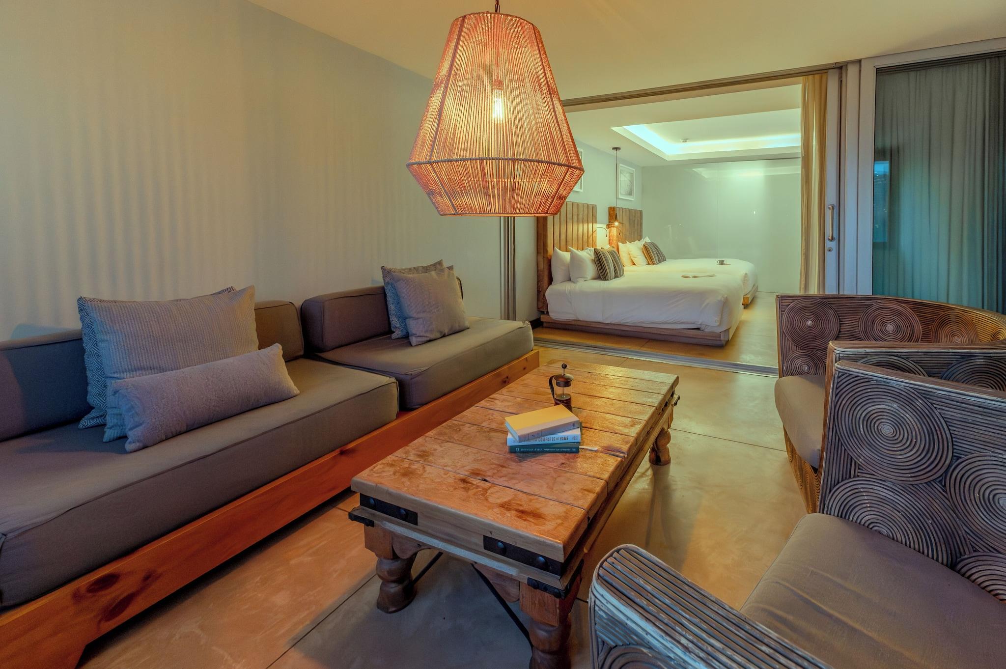 The Charlee Hotel by null