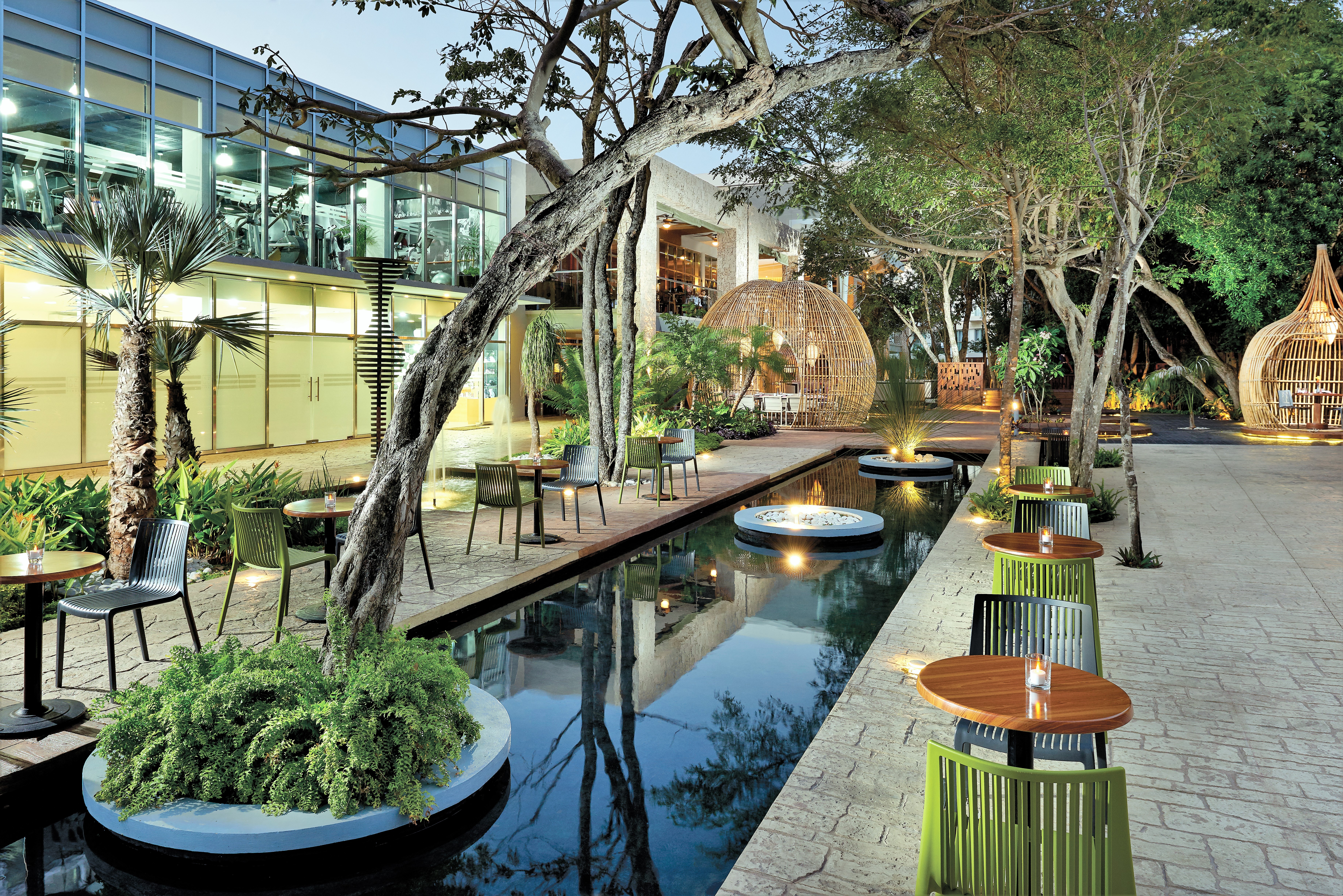 The Fives Beach Hotel & Residences - Poză