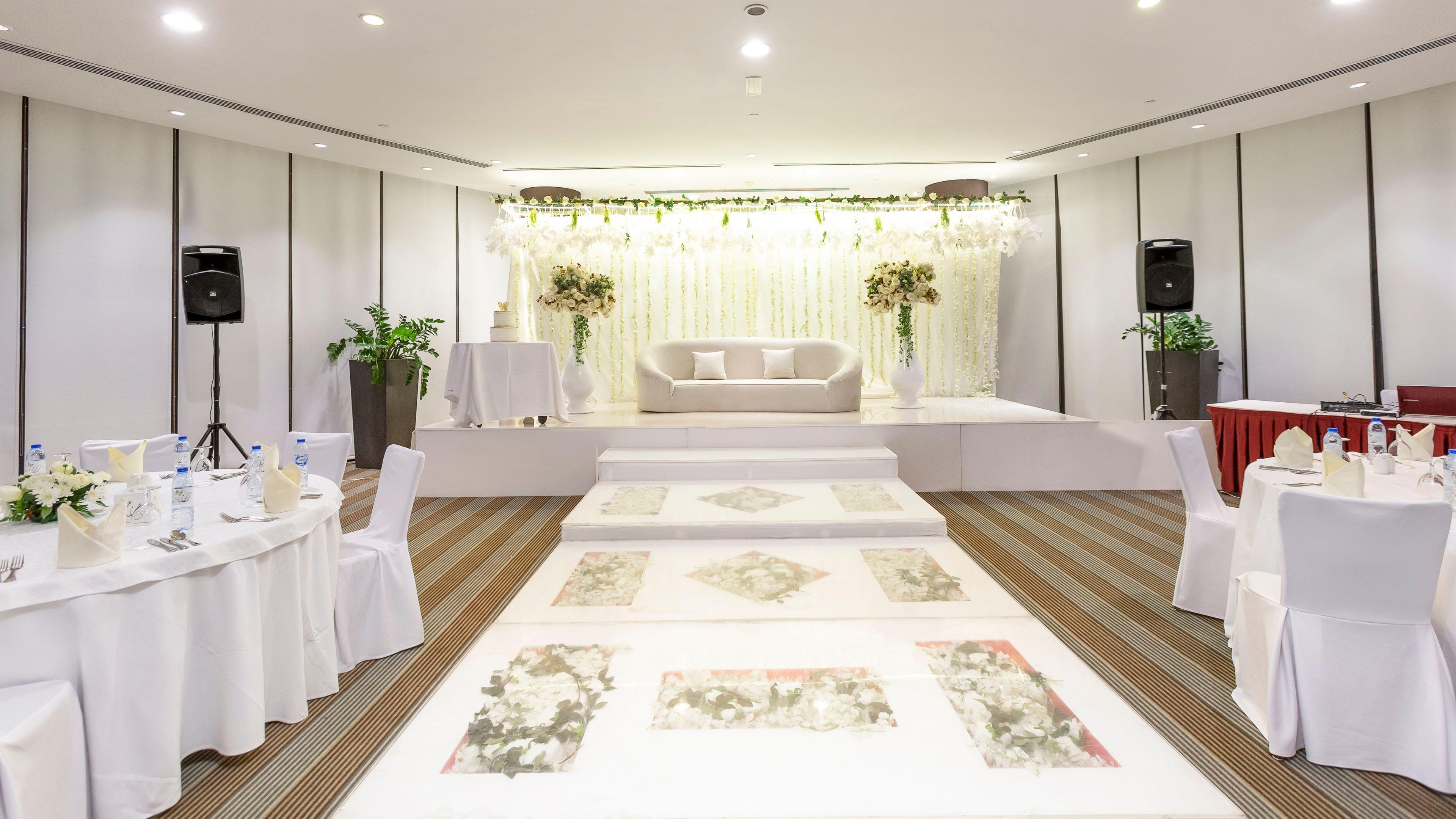 Holiday Inn Abu Dhabi - photo