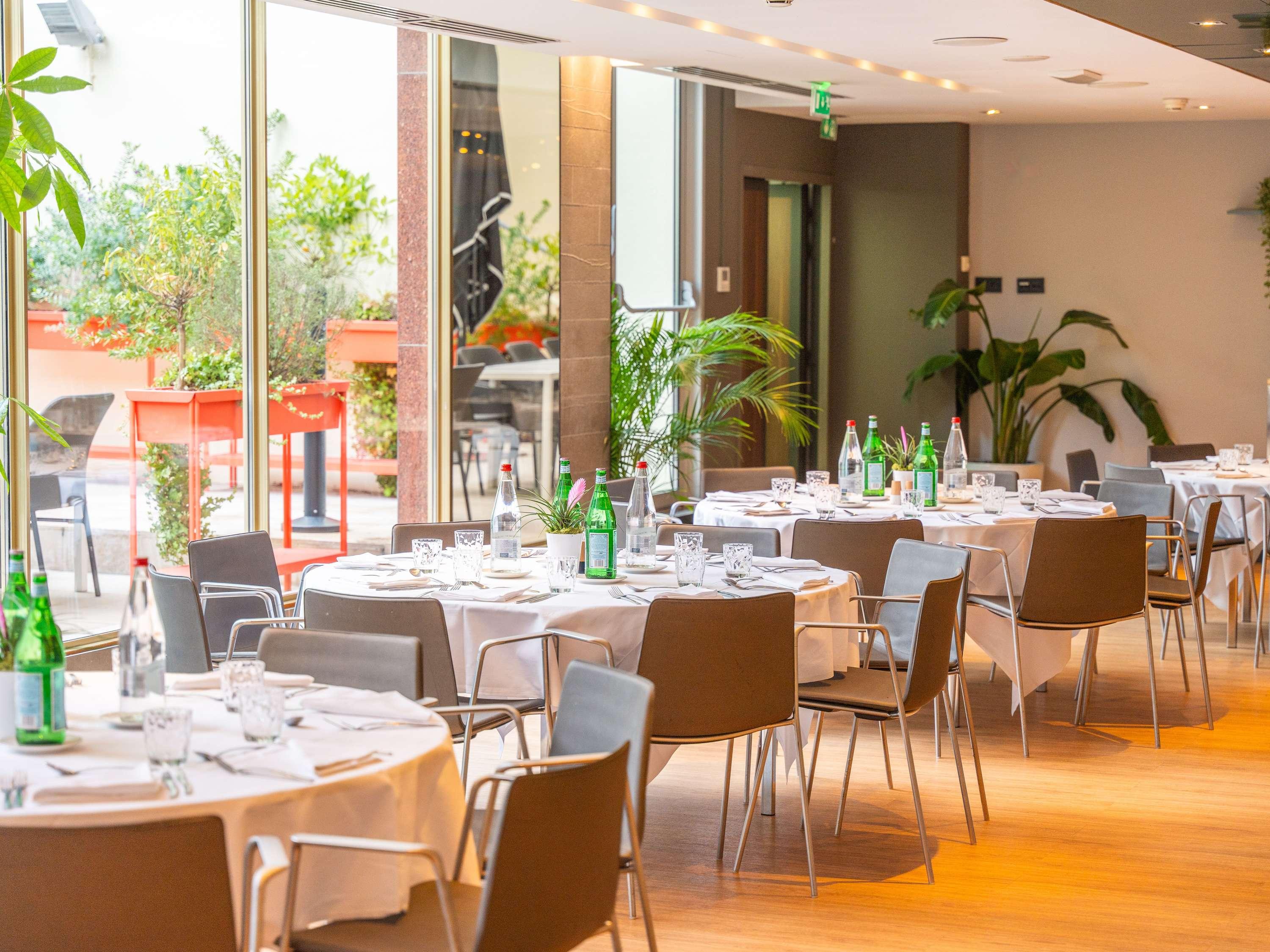 Pullman Paris Tour Eiffel by null