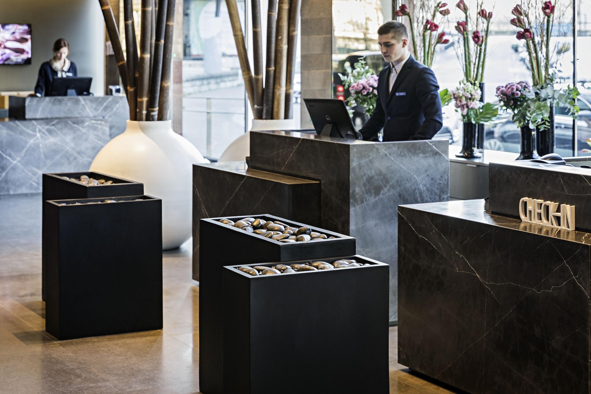 Pullman Paris Tour Eiffel by null