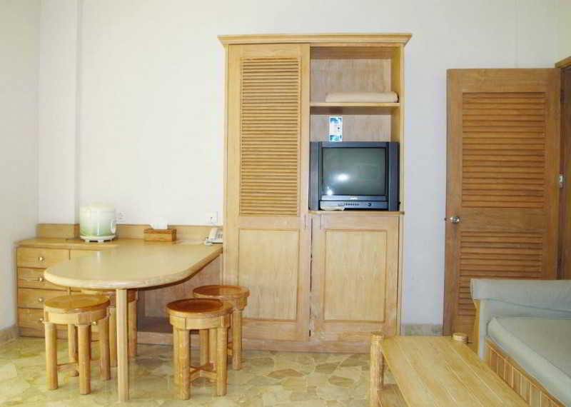 Hawaii Resort Family Suites @ Anyer Beach