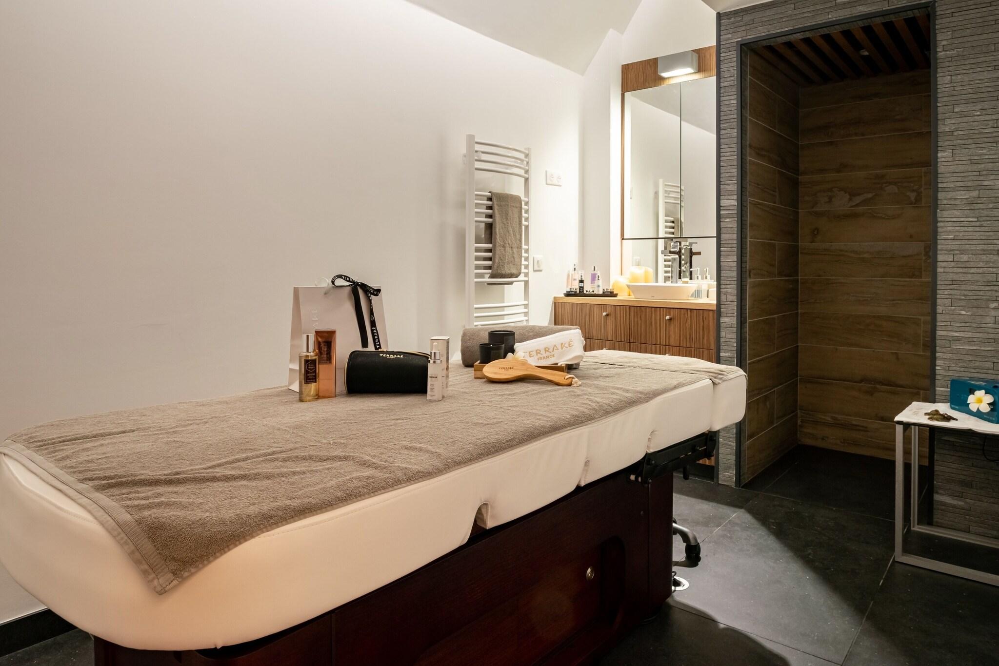 Hotel de Bourgtheroulde, Autograph Collection by null