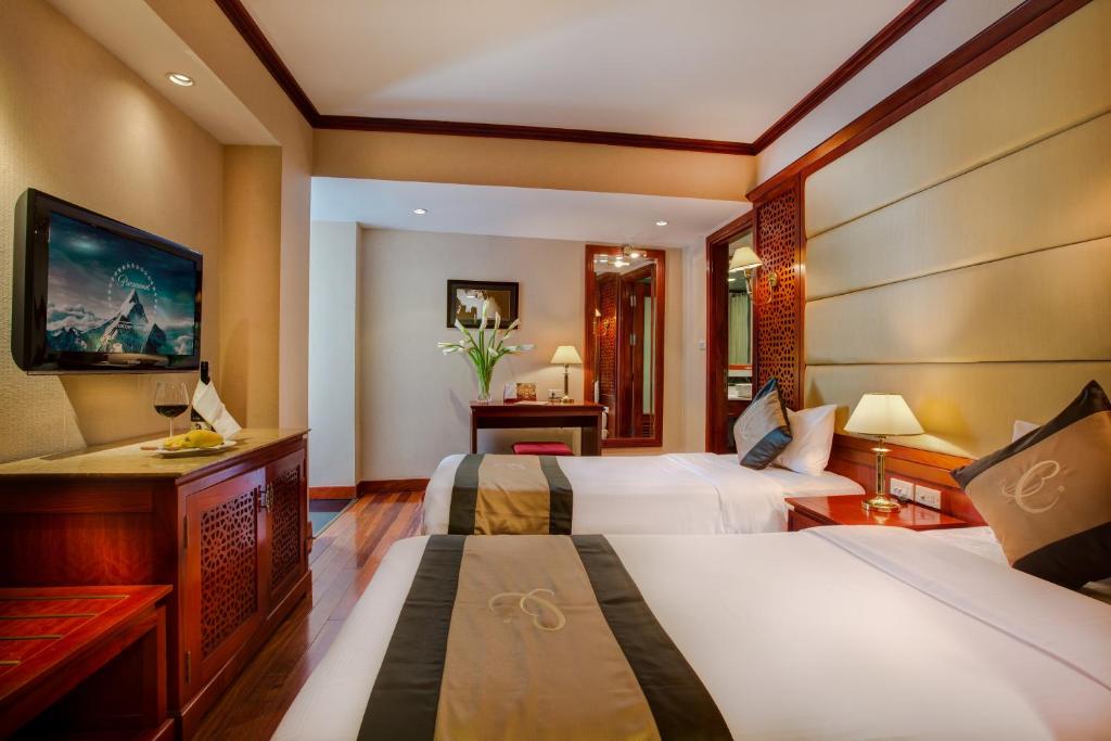 Conifer Hotel by null