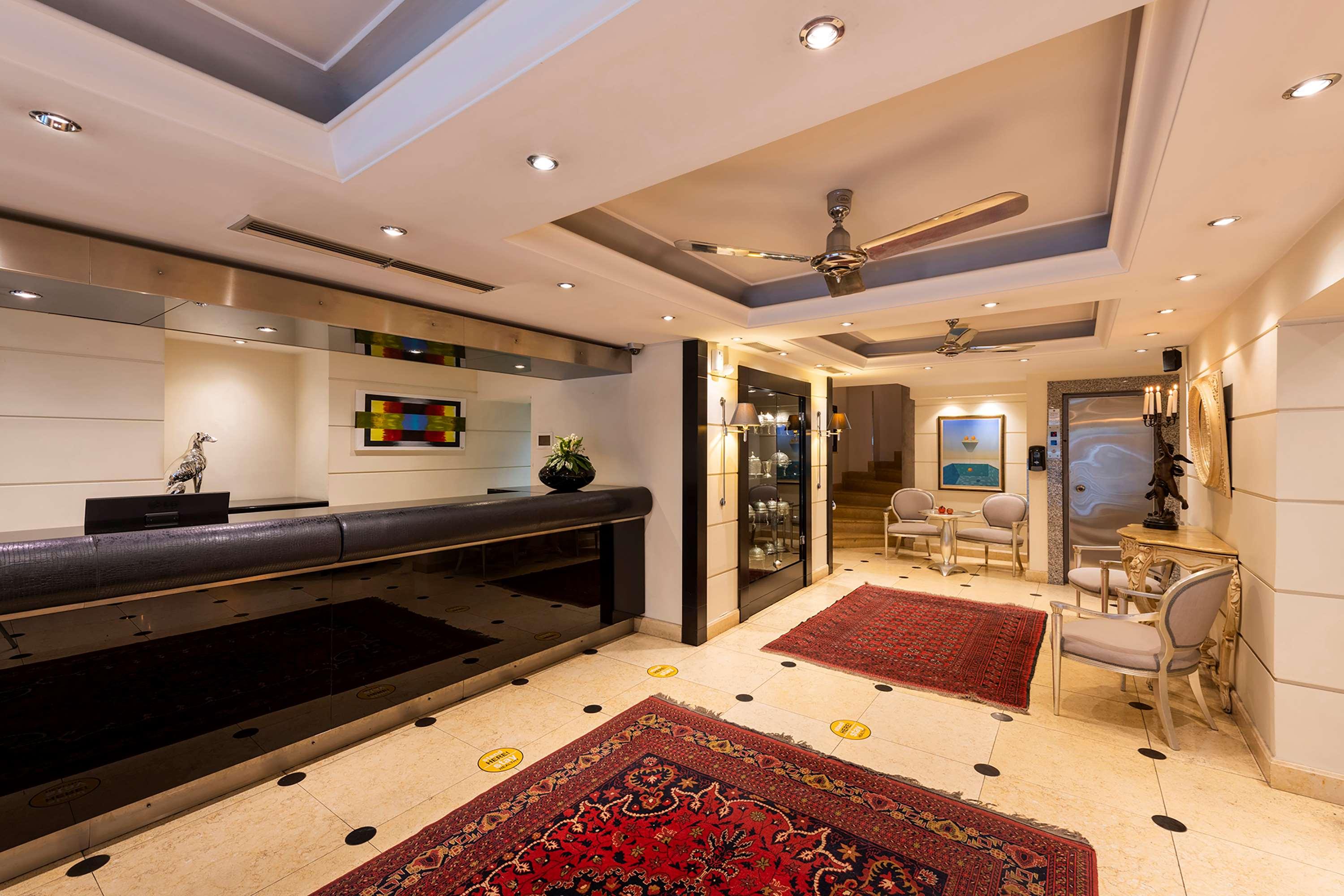 Best Western Plus Embassy Hotel - photo