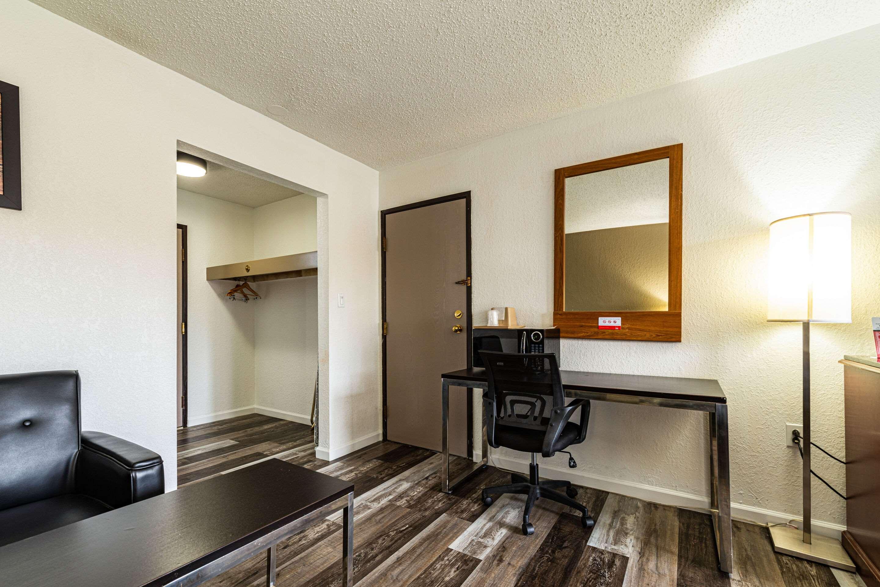 Econo Lodge Cleveland Area-Kent