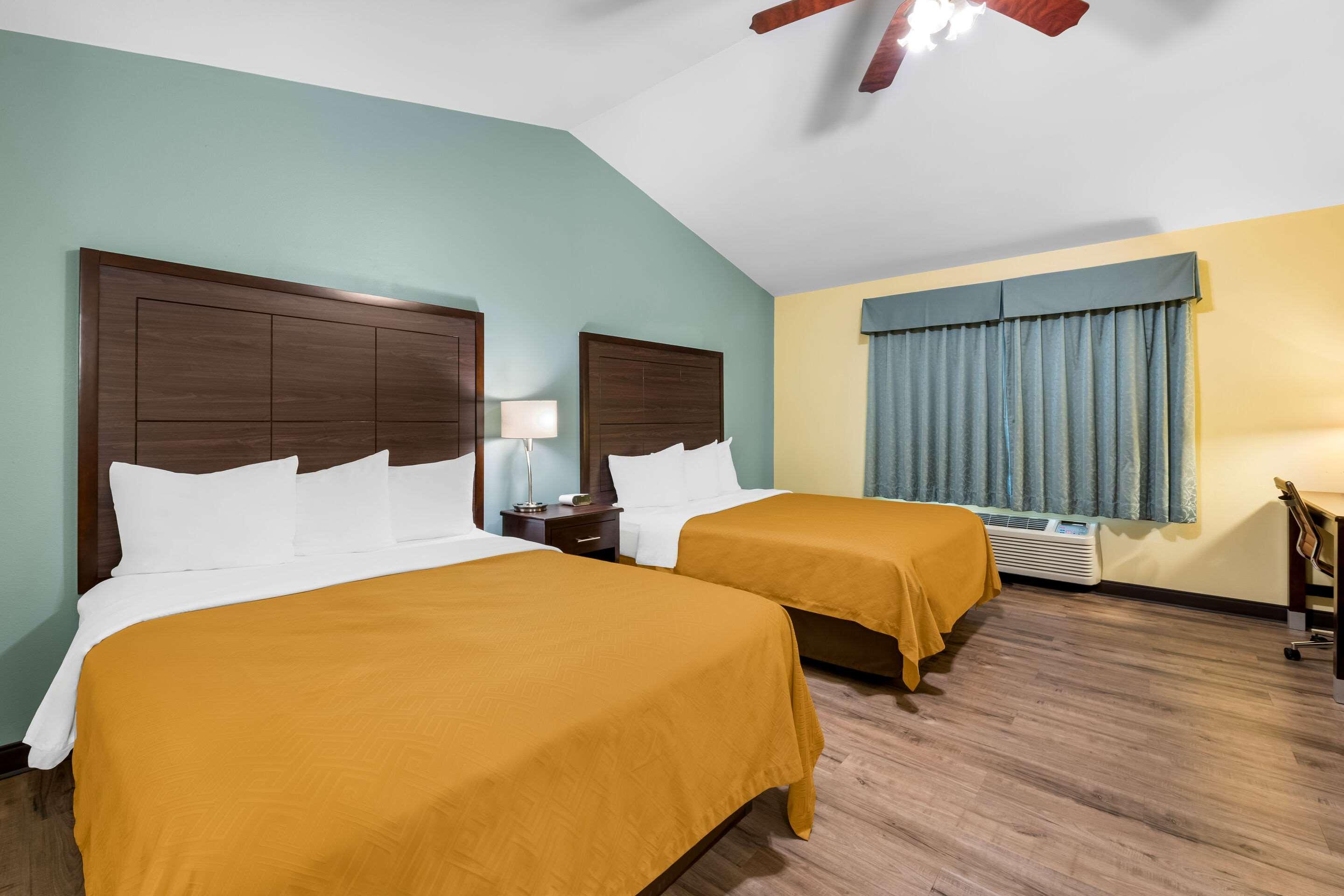 Econo Lodge Inn & Suites Eau Claire South