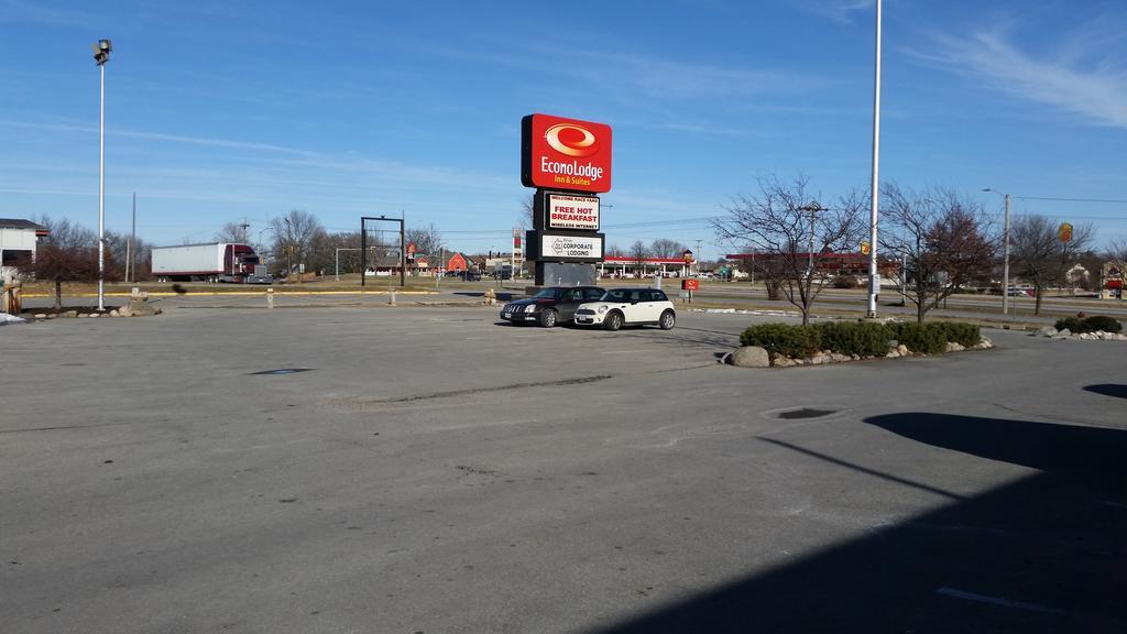 Econo Lodge Inn & Suites Newton