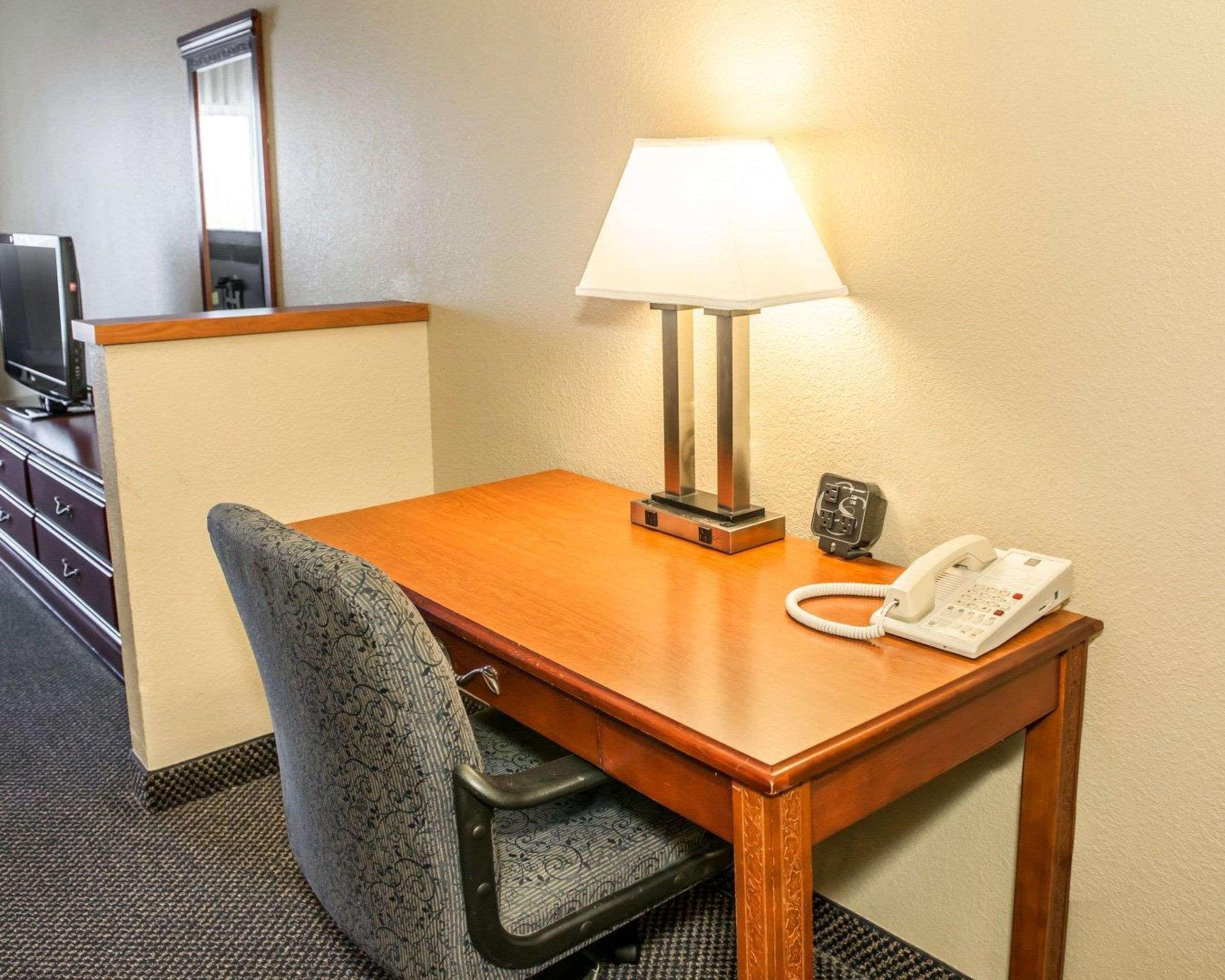 Comfort Suites Auburn Near I-69