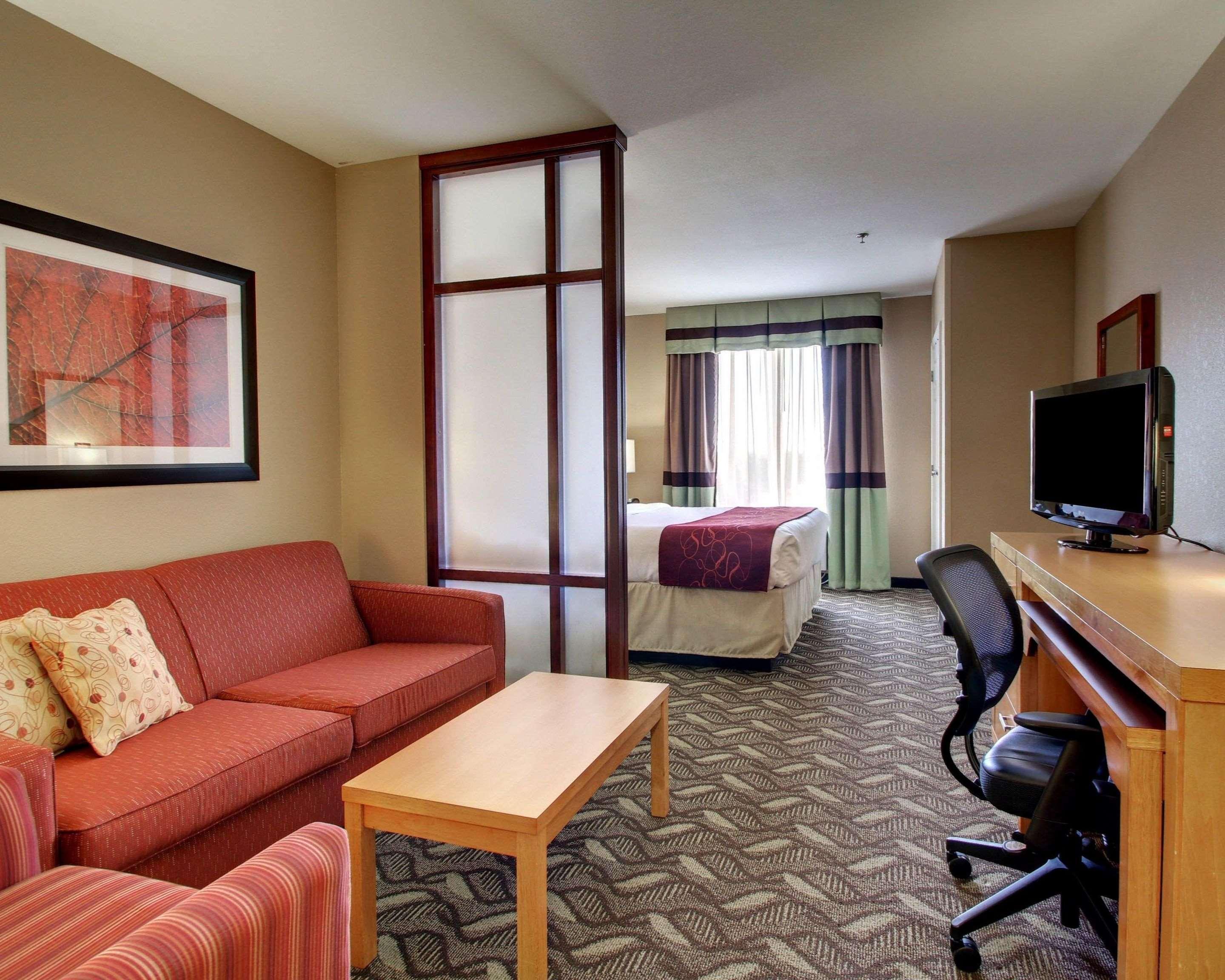 Comfort Suites Airport