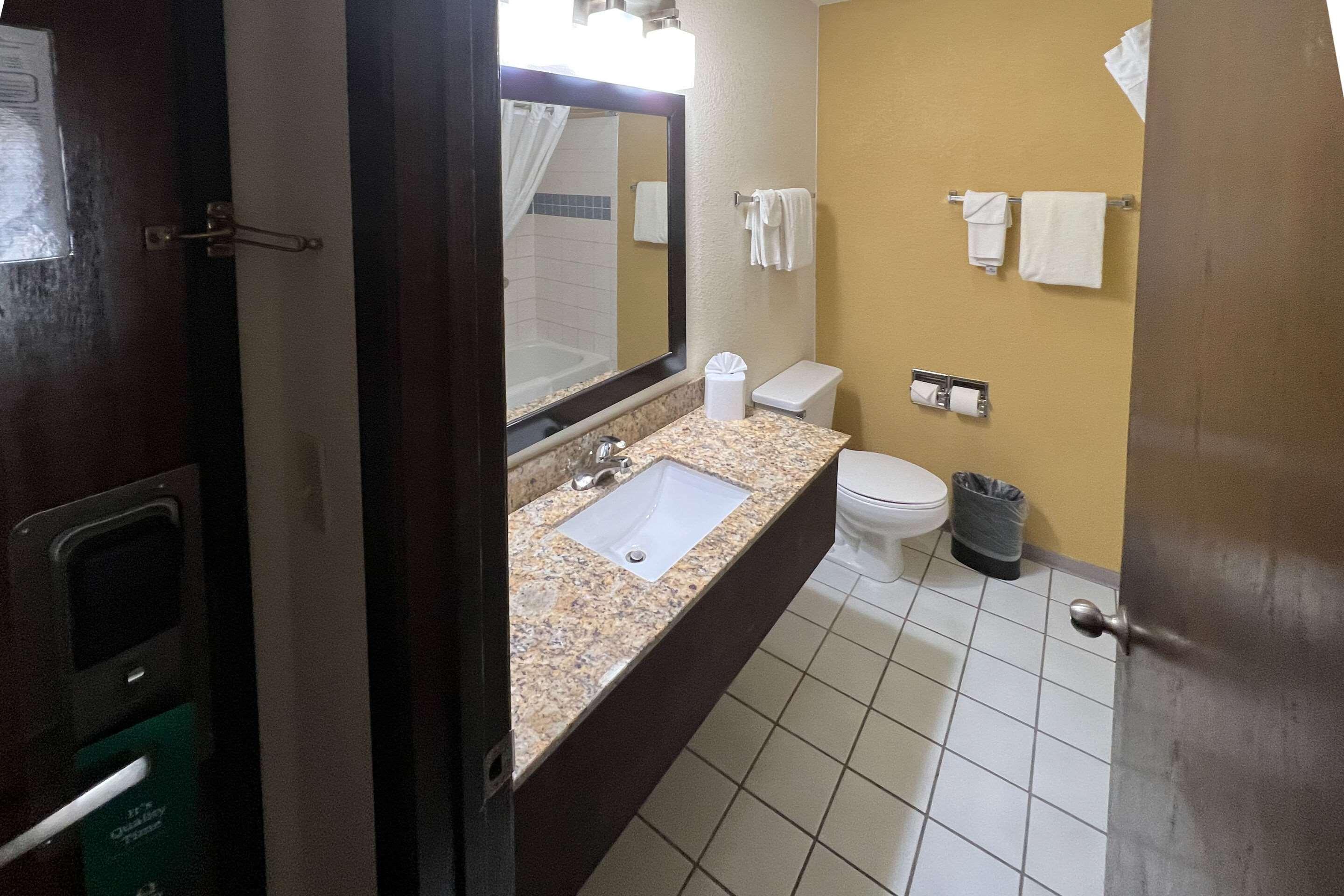 Quality Inn & Suites Farmington