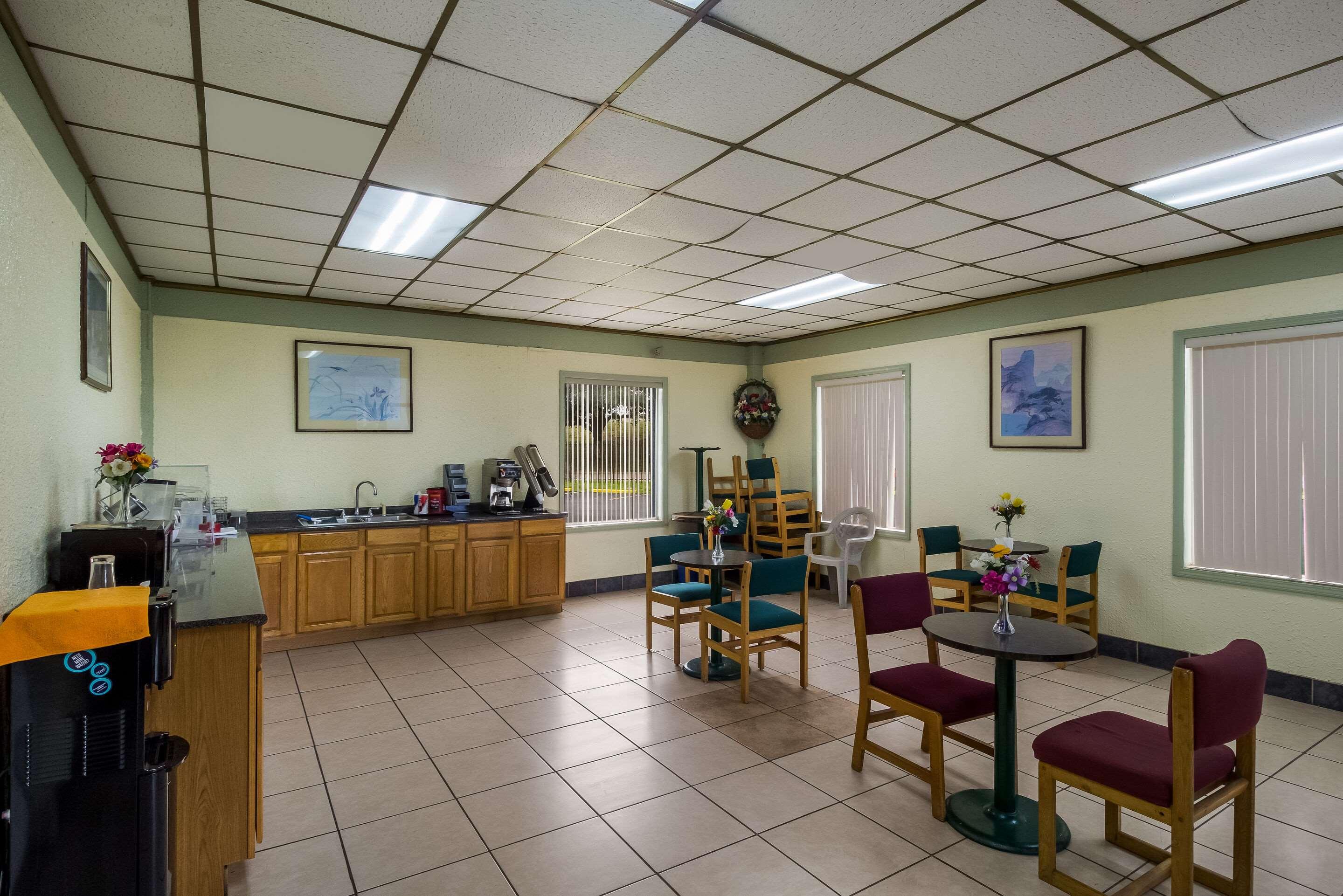 Rodeway Inn Conference Center