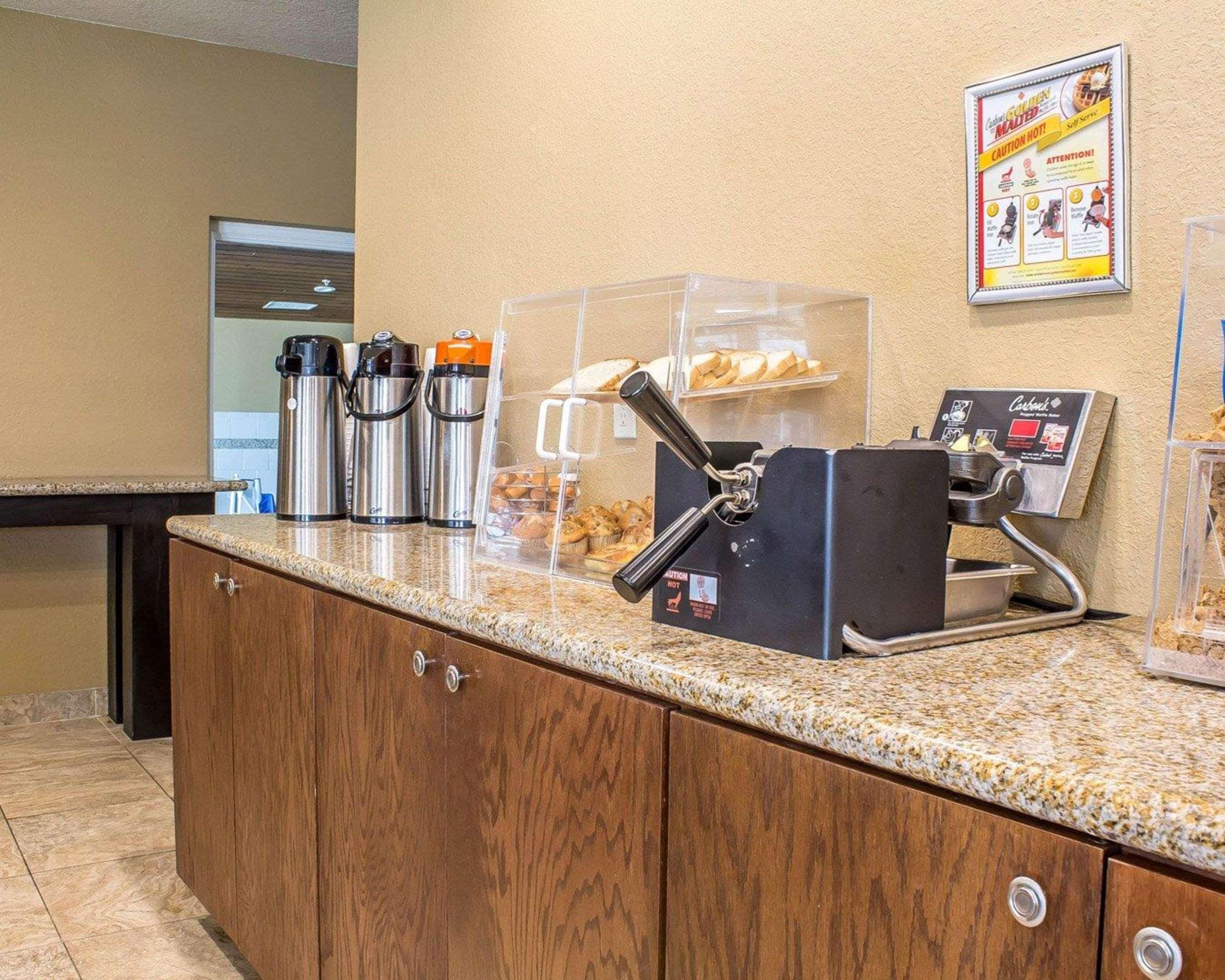 Rodeway Inn & Suites Near Okoboji Lake