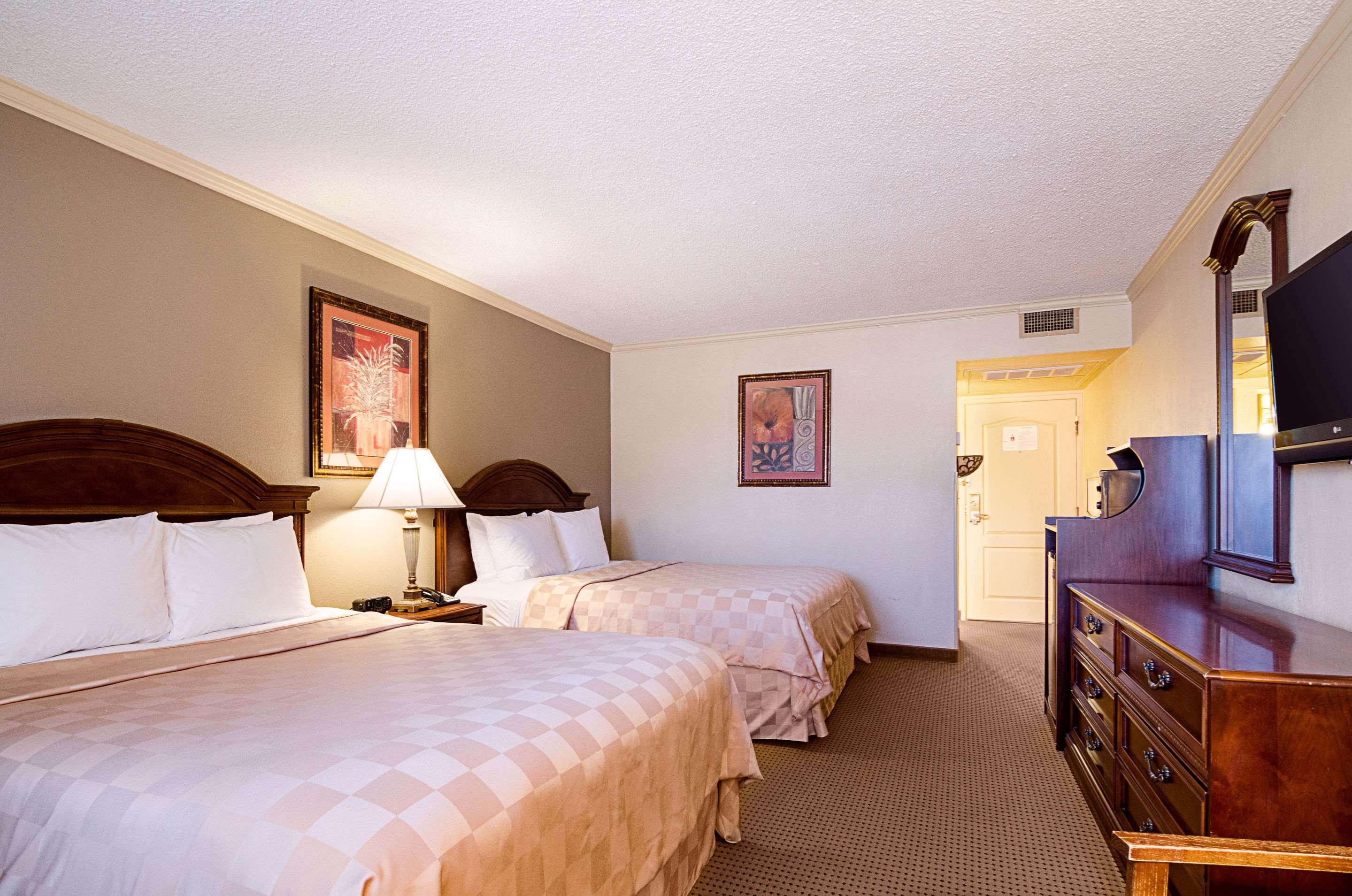 Clarion Inn Garden City Area