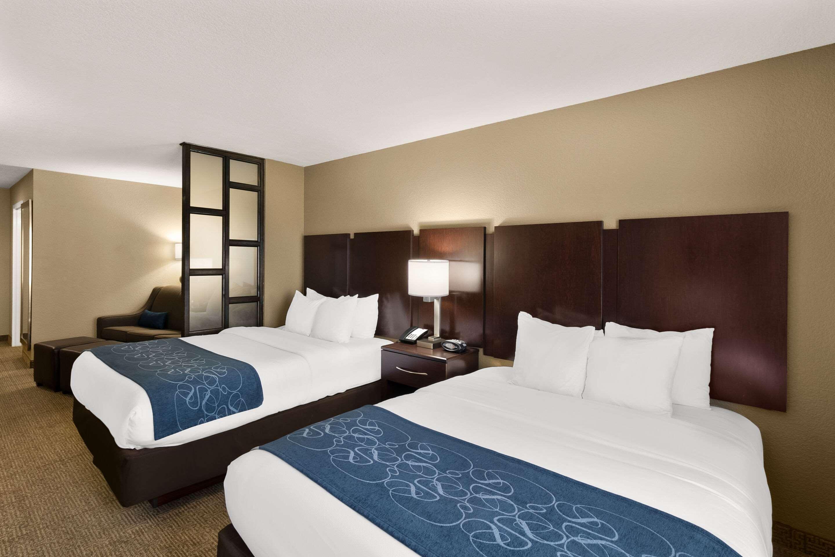 Comfort Suites (Commerce)