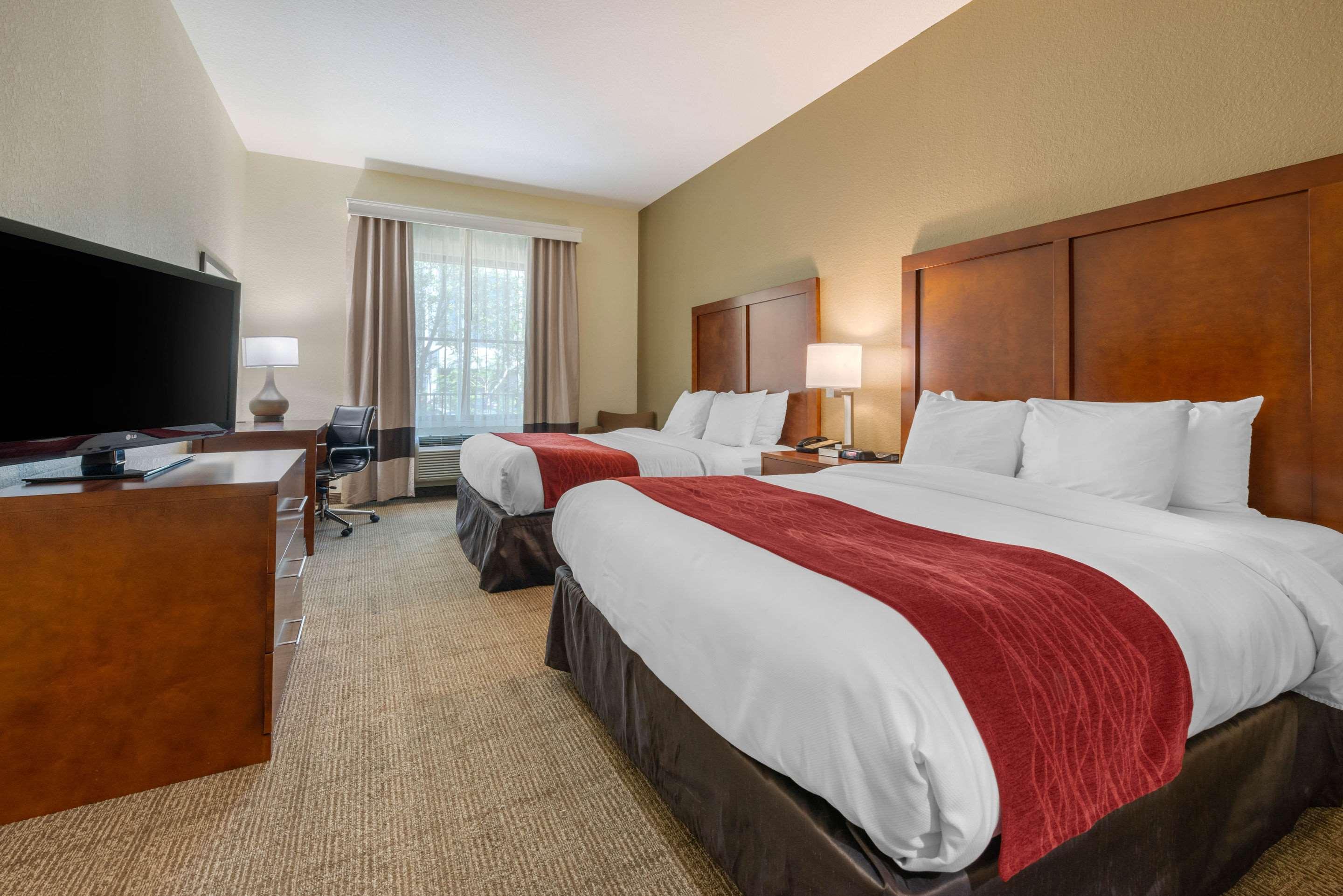 Comfort Inn & Suites Northeast - Gateway