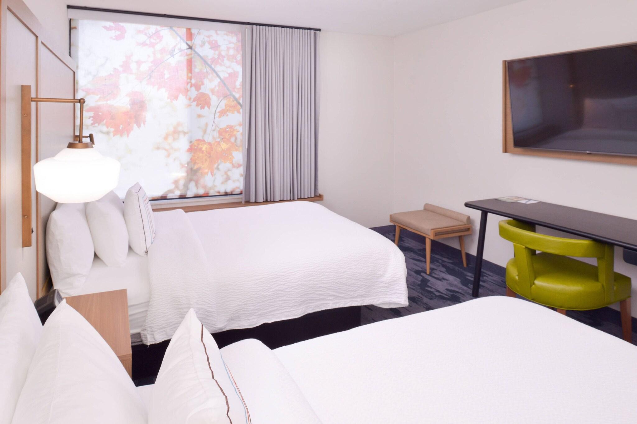 King Room with Adapted Tub - Mobility and Hearing Accessible
