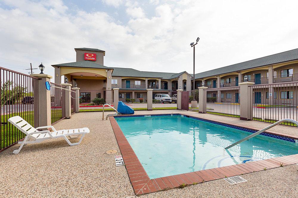 Econo Lodge Inn & Suites Port Arthur near Sabine Pass image