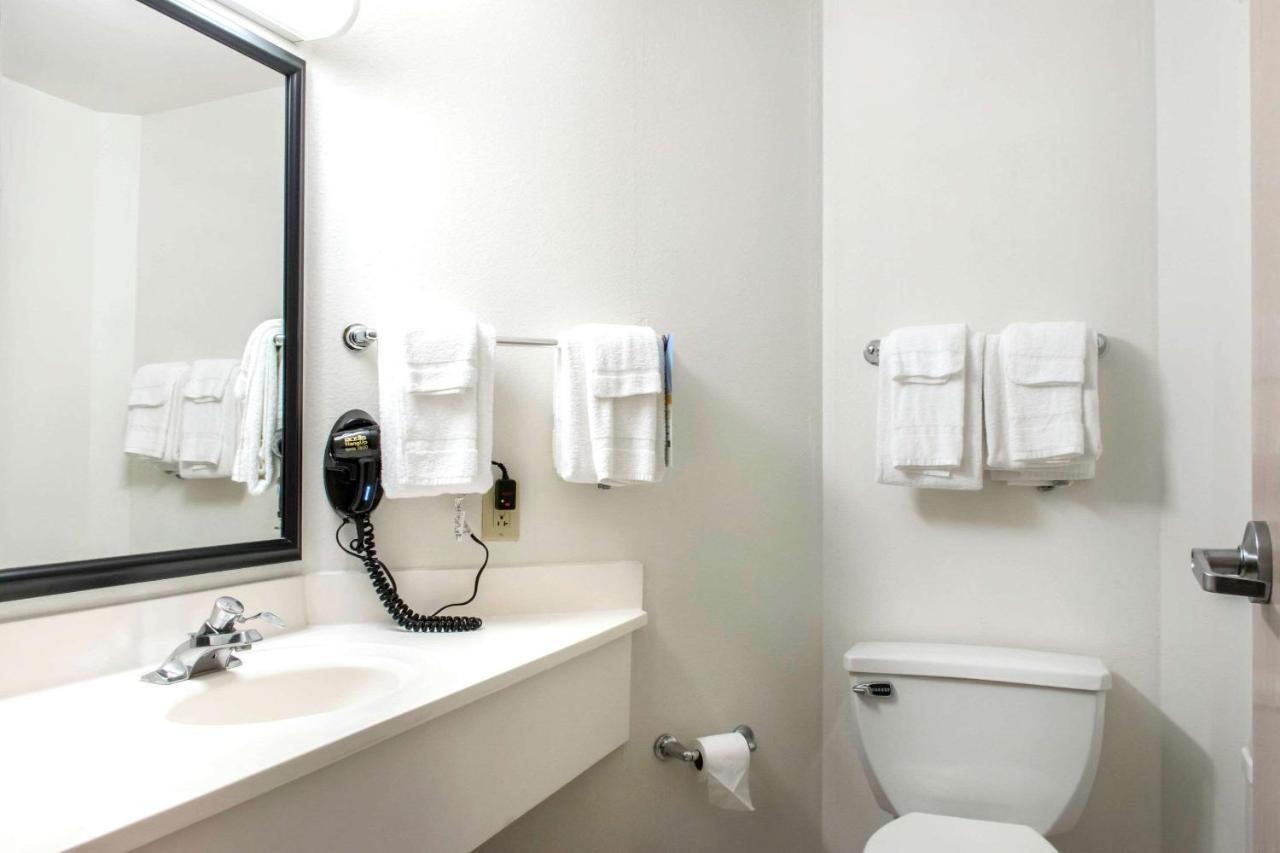 Days Inn by Wyndham Penn State photo 3