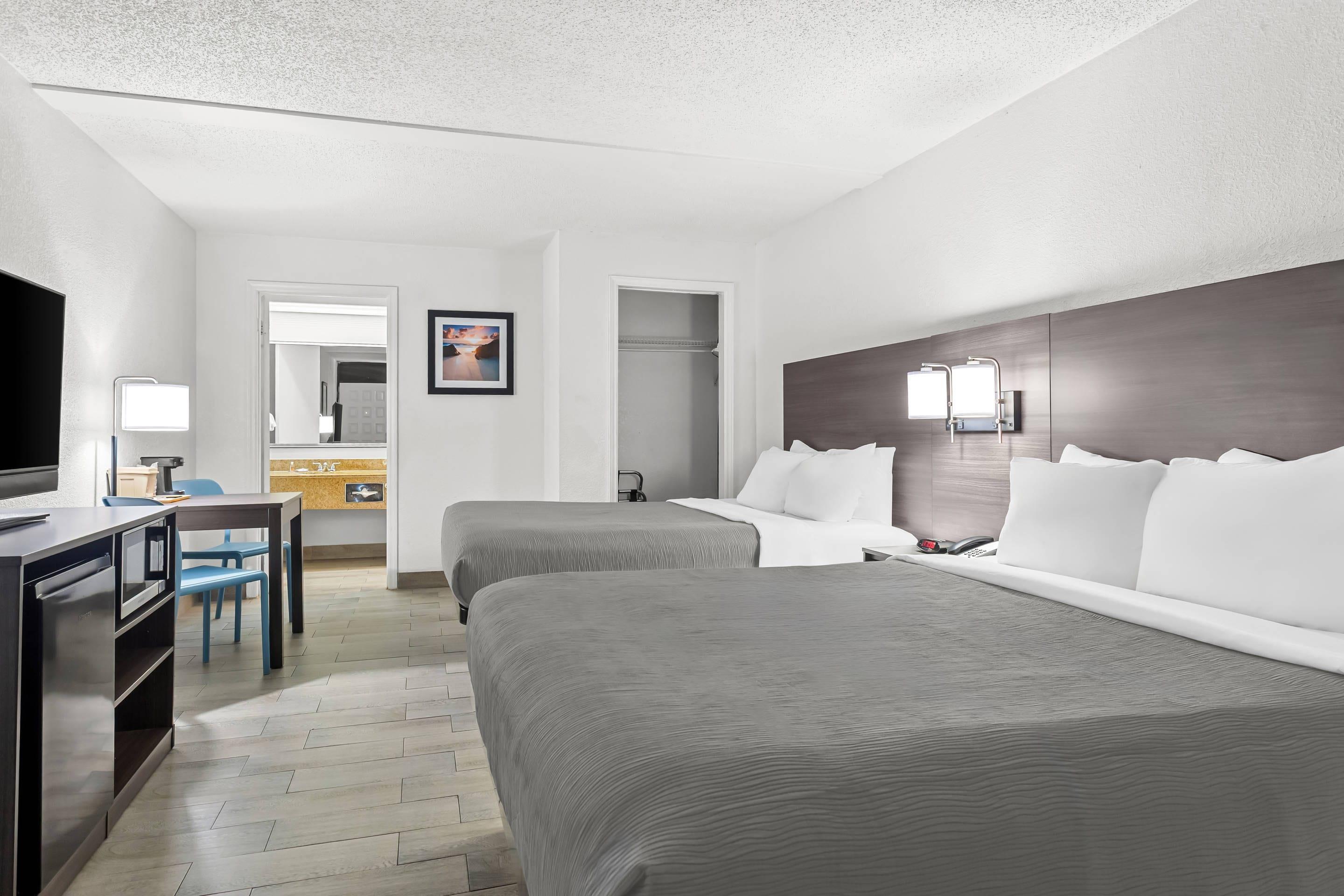 Quality Inn & Suites At Tropicana Field