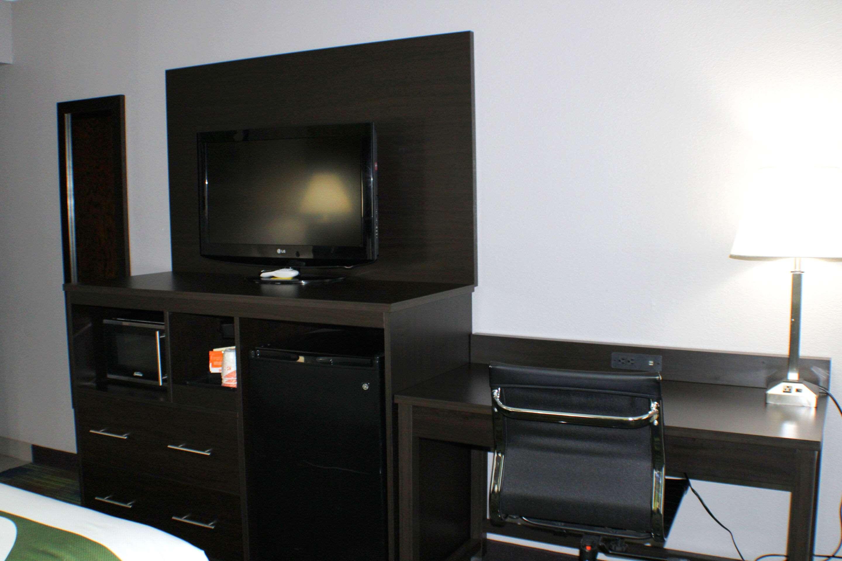 Quality Inn & Suites Bedford