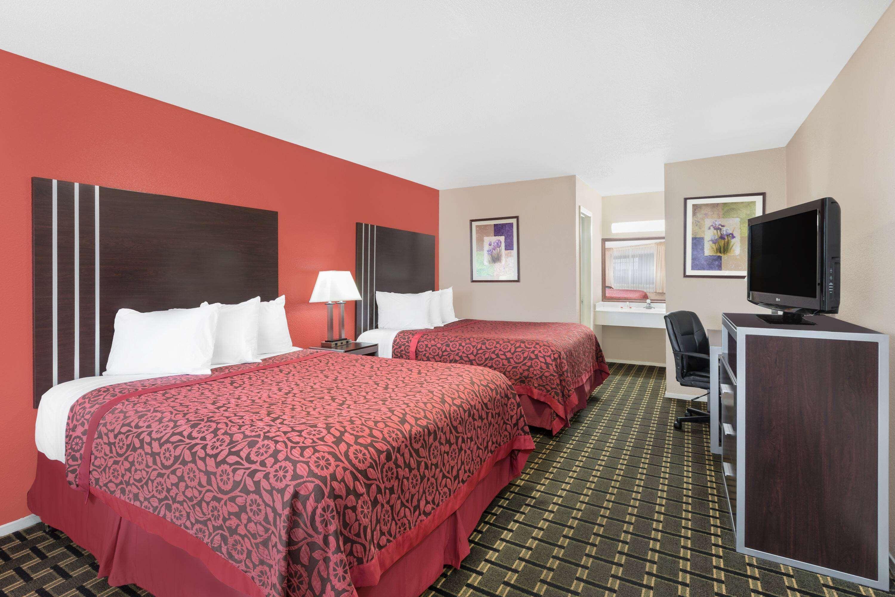 Days Inn by Wyndham College Station University Dr