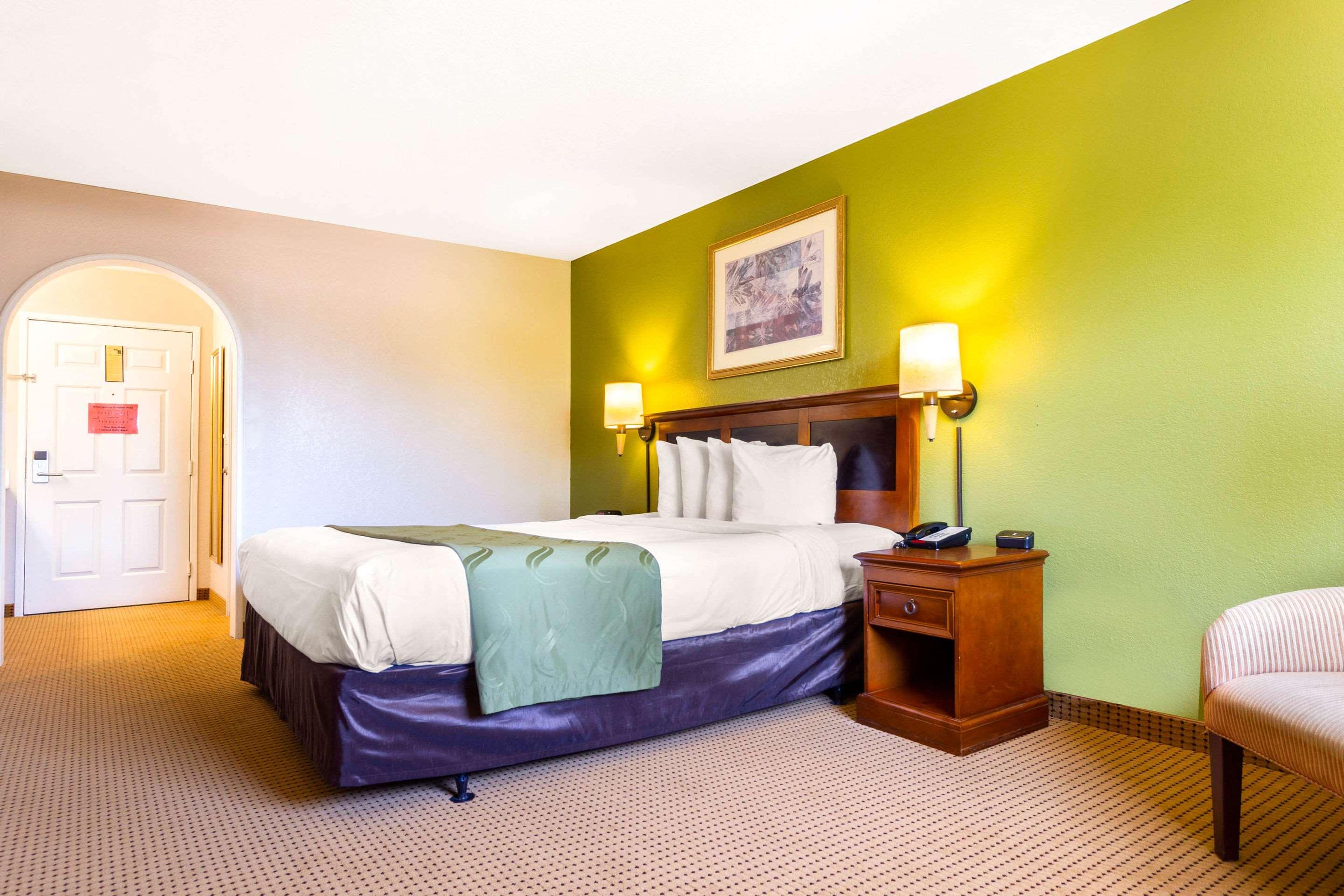 Auburn House Hotel