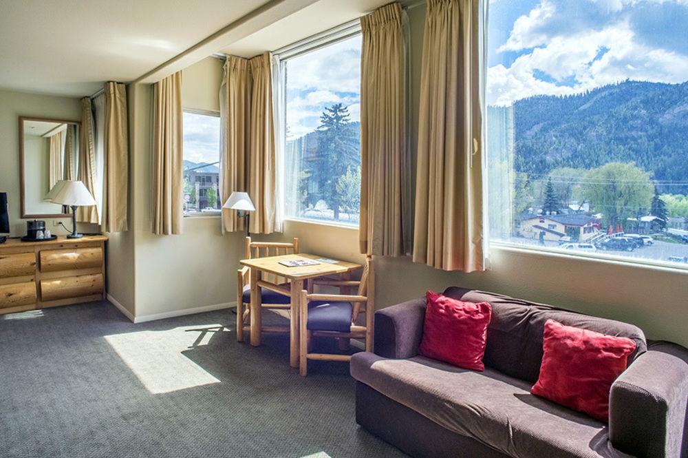 Hotel Ketchum by null