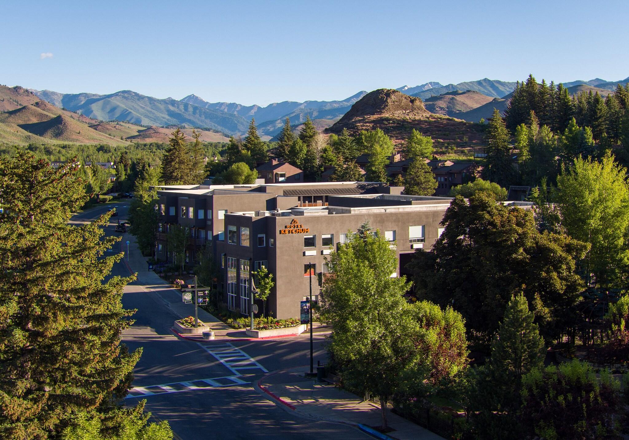 Hotel Ketchum by null