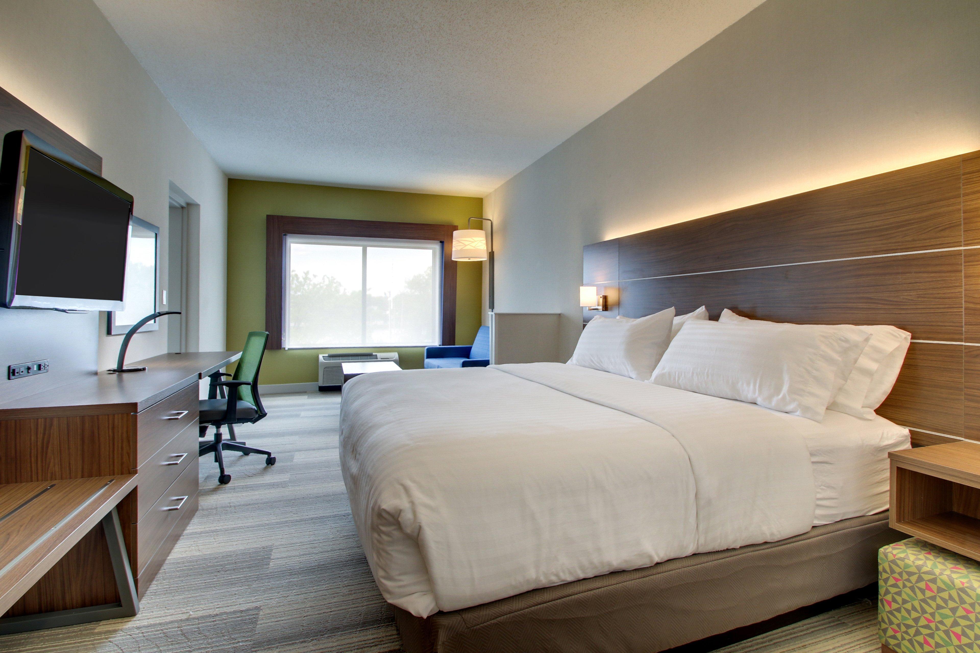 Holiday Inn Express & Suites Aurora- Napervillle
