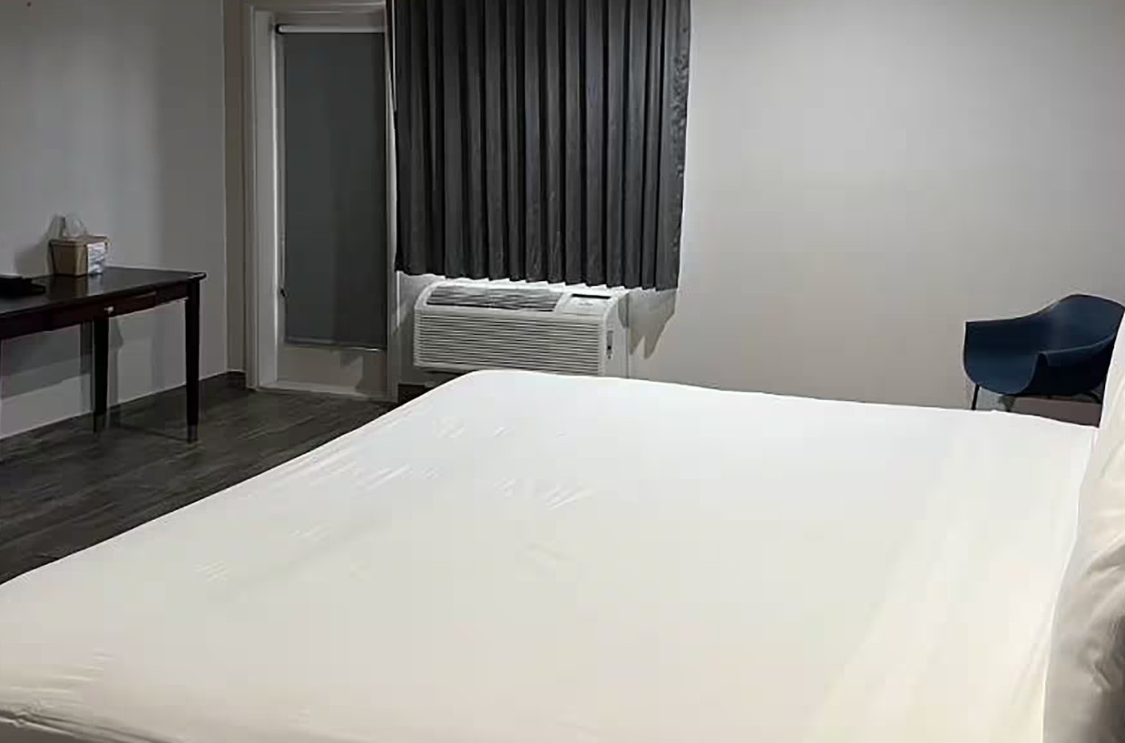Super 8 byWyndham Mesa Downtown Near ConventionCtr