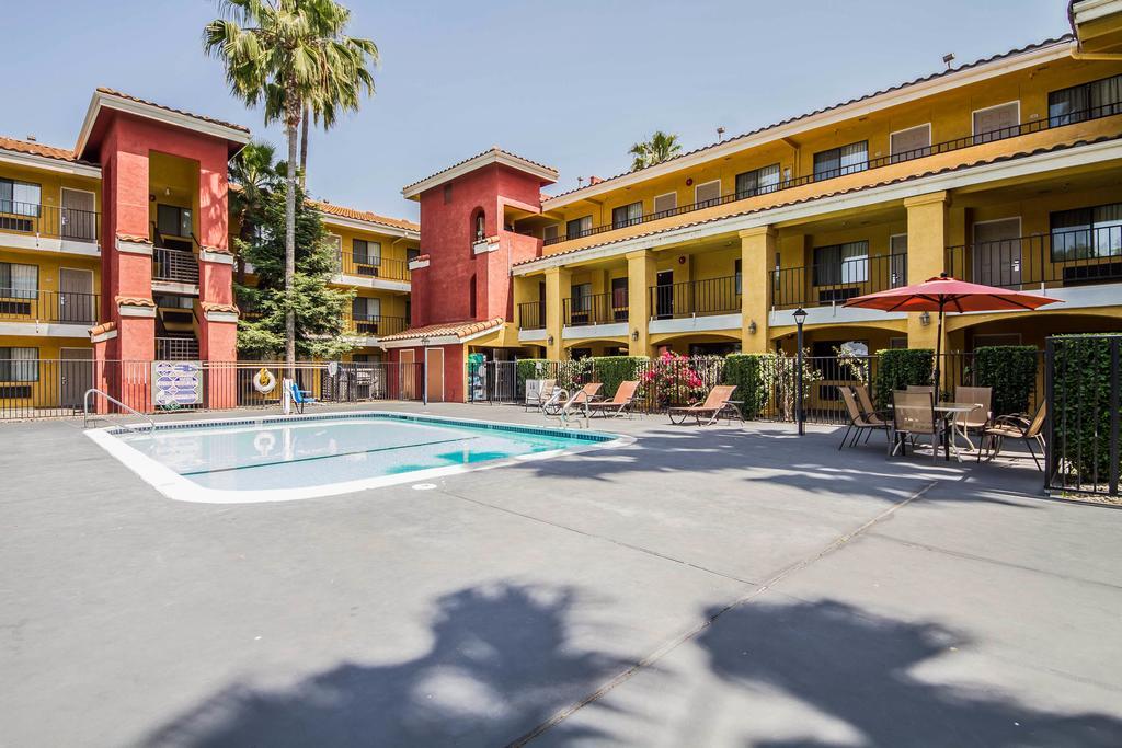 Comfort Inn & Suites Rancho Cordova-Sacramento image