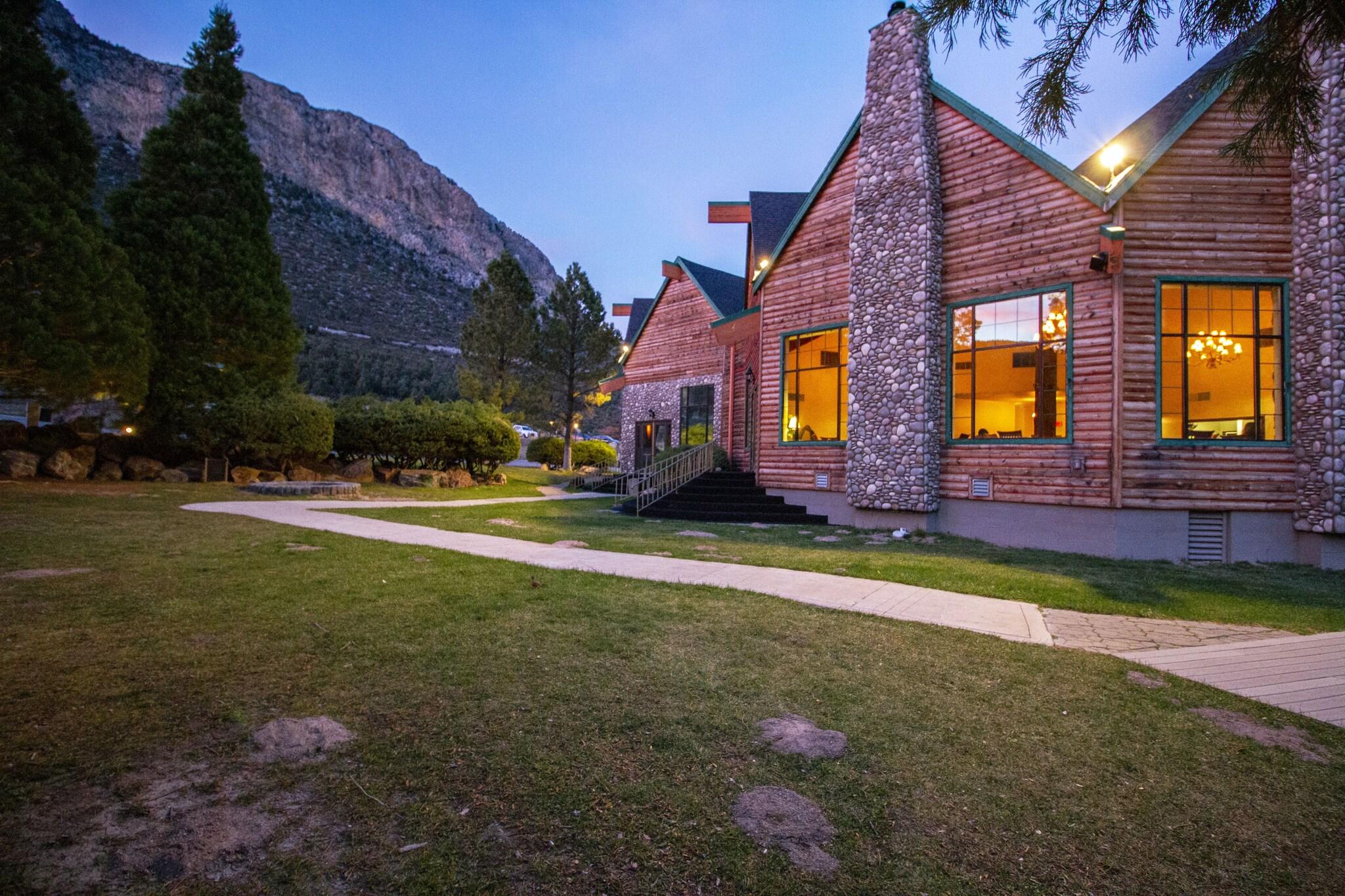 The Retreat on Charleston Peak by null