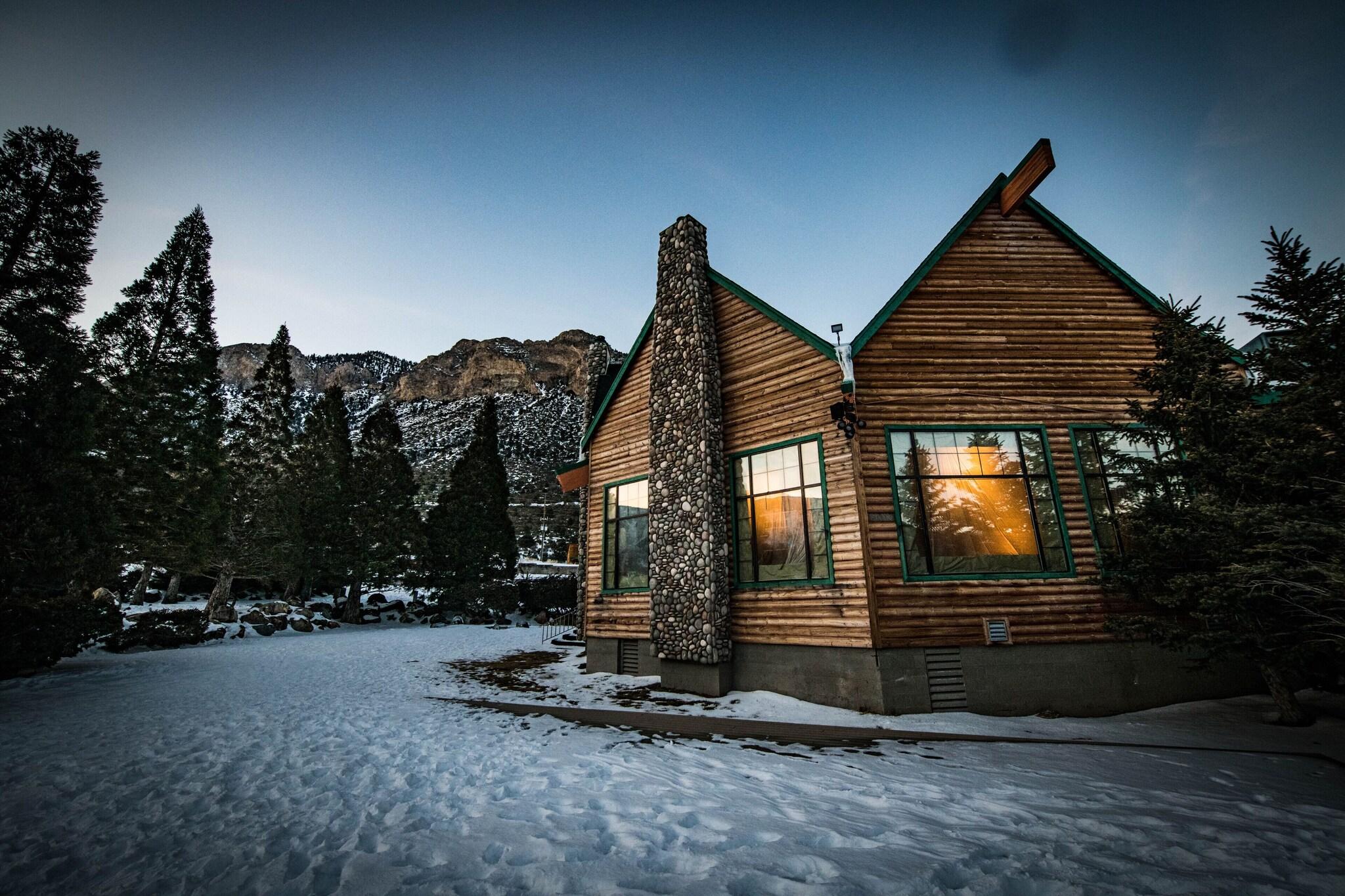 The Retreat on Charleston Peak by null