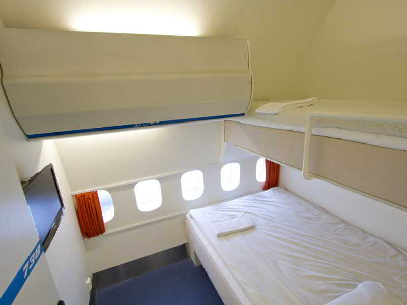 Jumbo Stay by null