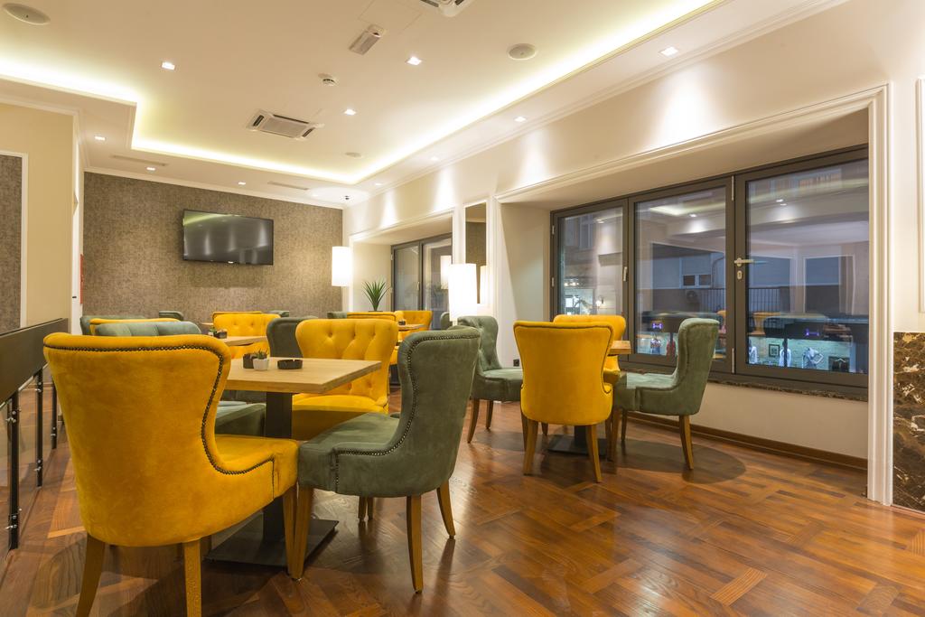 Hotel Royal by null