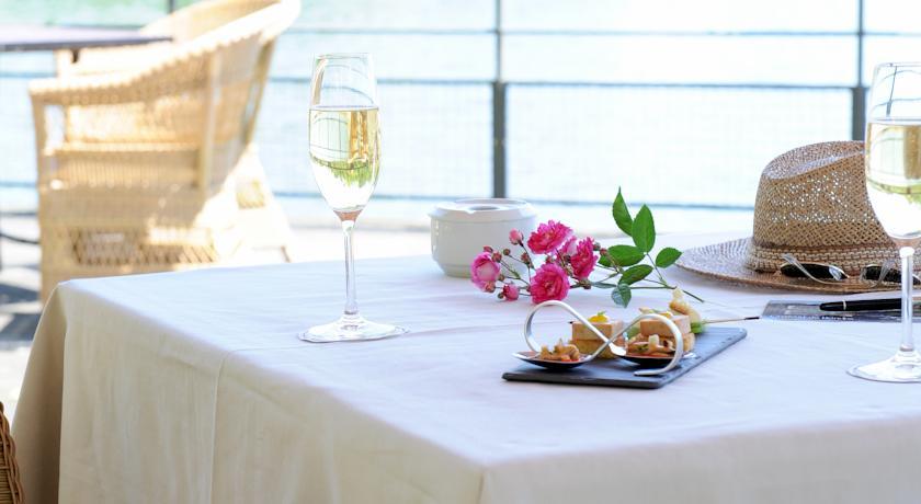 Brindos, Lac & Château by null