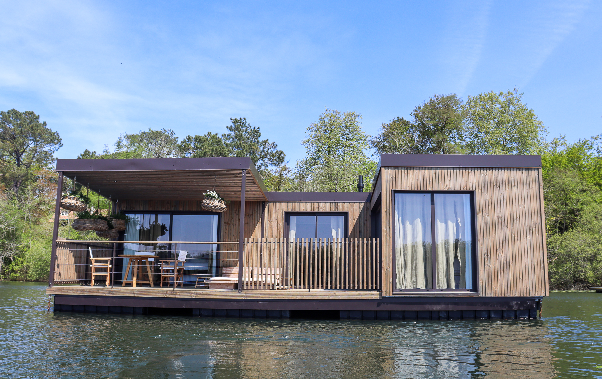 Brindos, Lac & Château by null