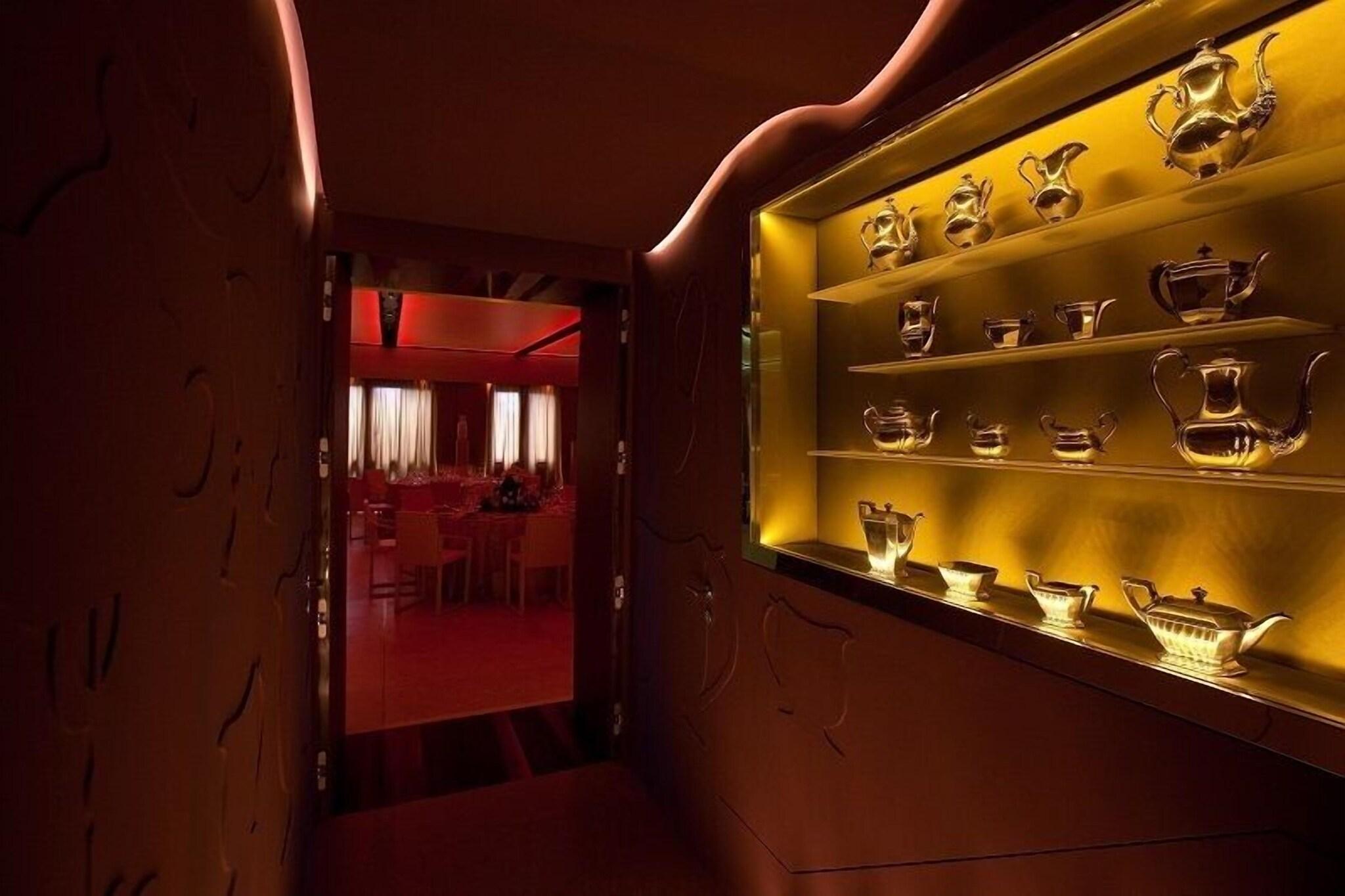 The Ashbee Hotel by null