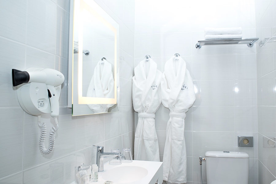 64 Nice Hotel - фото