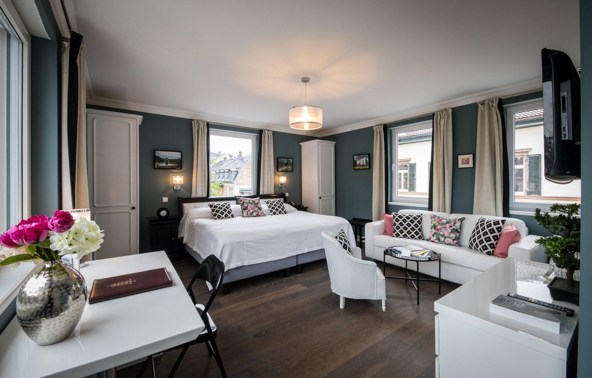 Hotel "Belle Epoque" by null