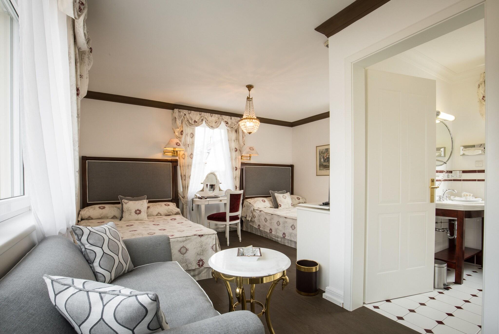 Hotel "Belle Epoque" by null