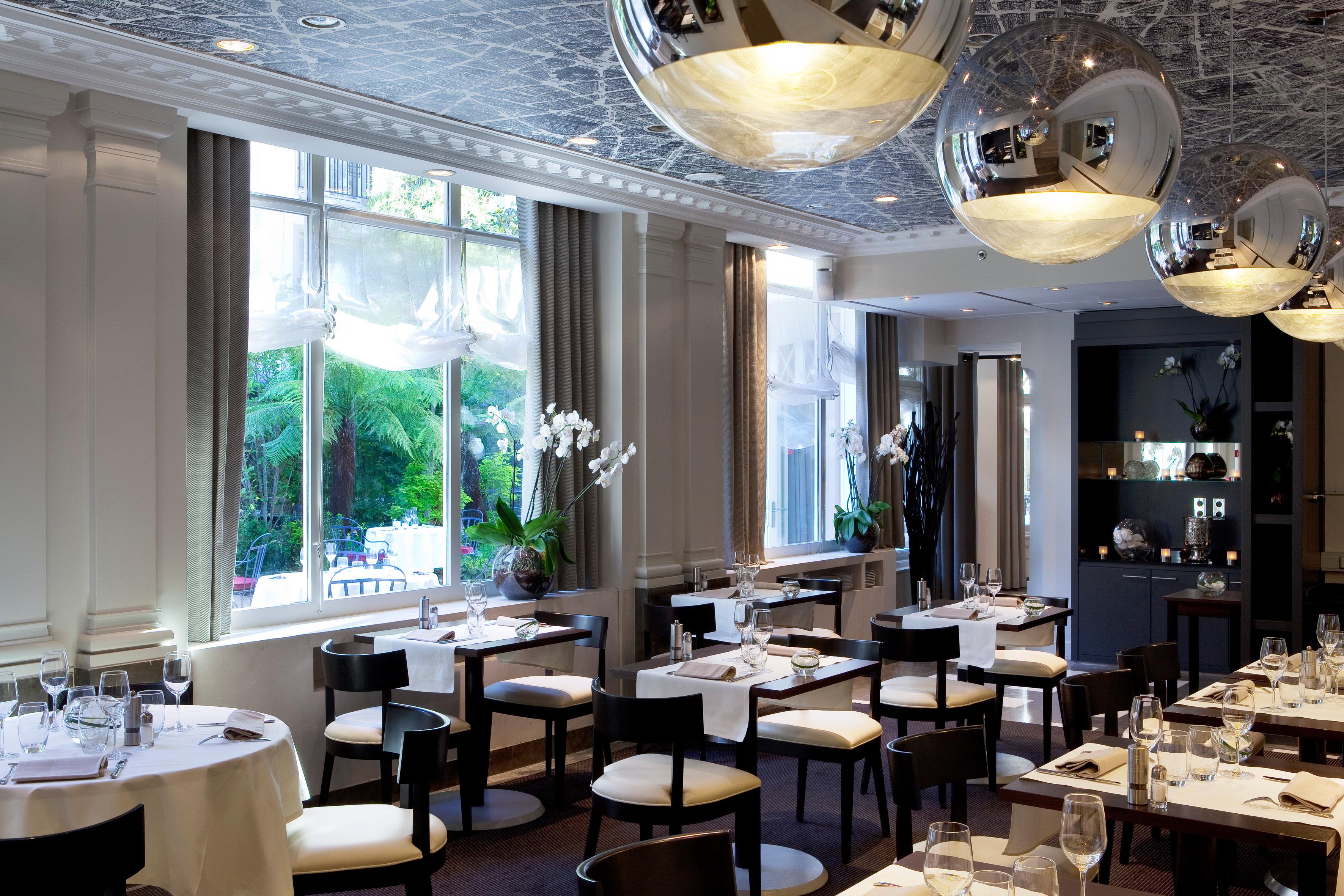 Renaissance Paris Le Parc...