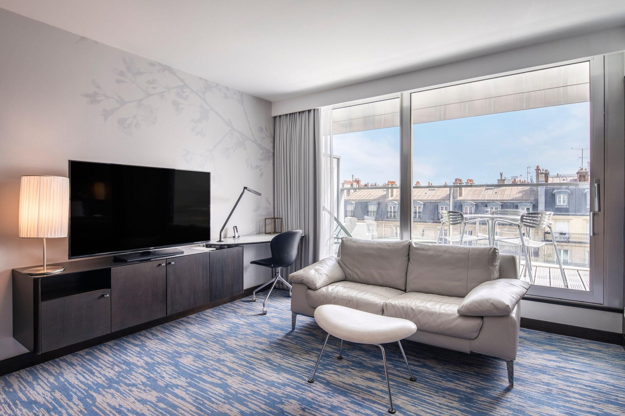 Renaissance Paris Arc de Triomphe Hotel by null